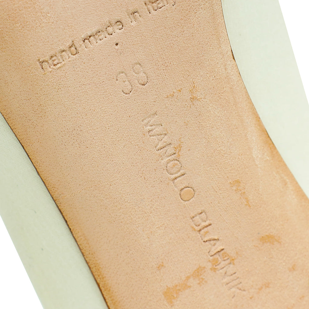 Manolo Blahnik Off White Satin Nadira Pump 38