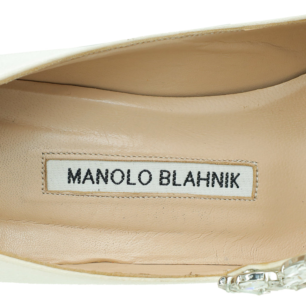 Manolo Blahnik Off White Satin Nadira Pump 38