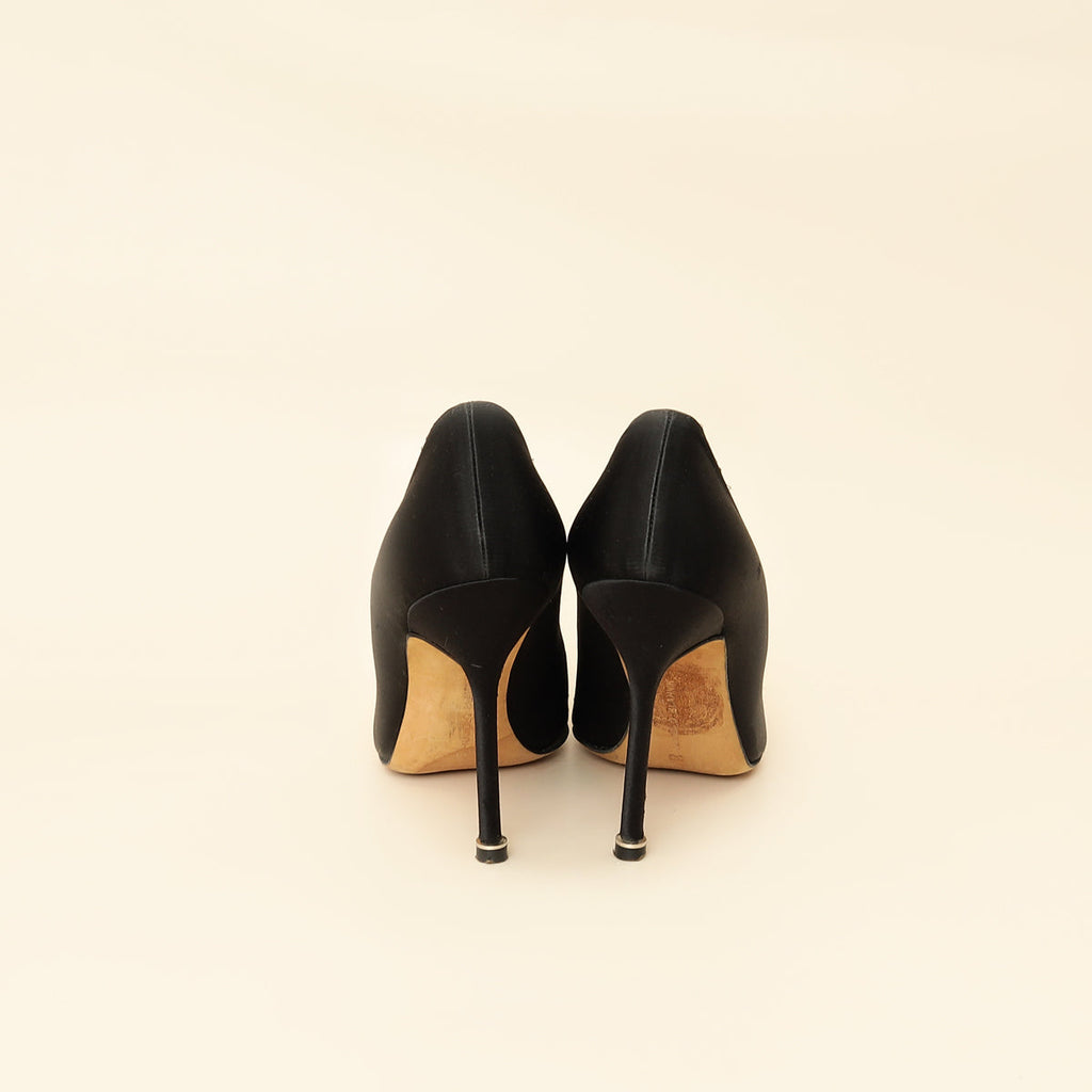 Manolo Blahnik Black Satin Hangisi Pump 38