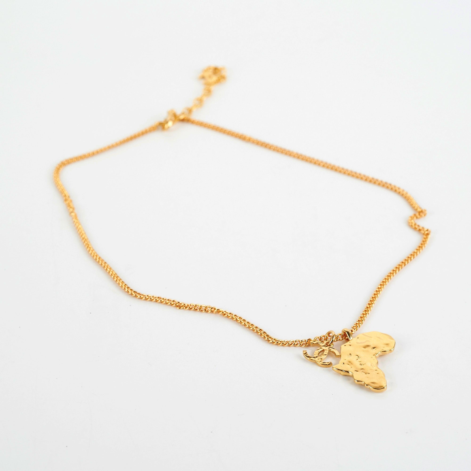 Chanel Africa Pearl Necklace (Costume Jewellery)