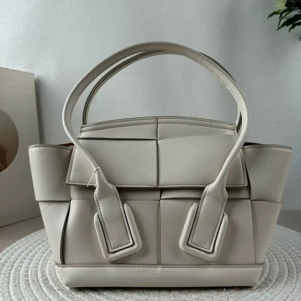 Bottega Veneta Women   Bag Very Good Condition