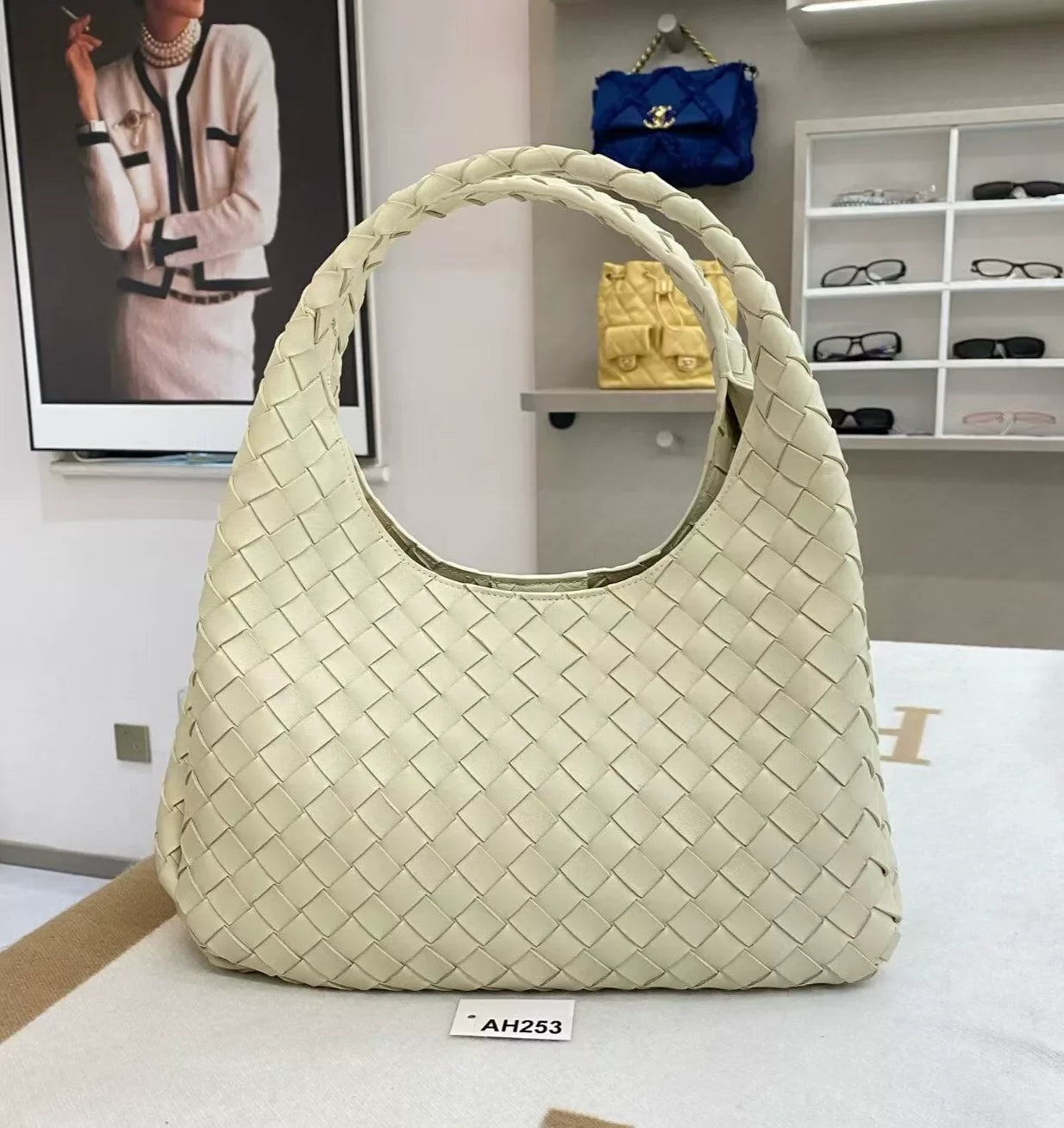 Bottega Veneta Women   Bag Very Good Condition