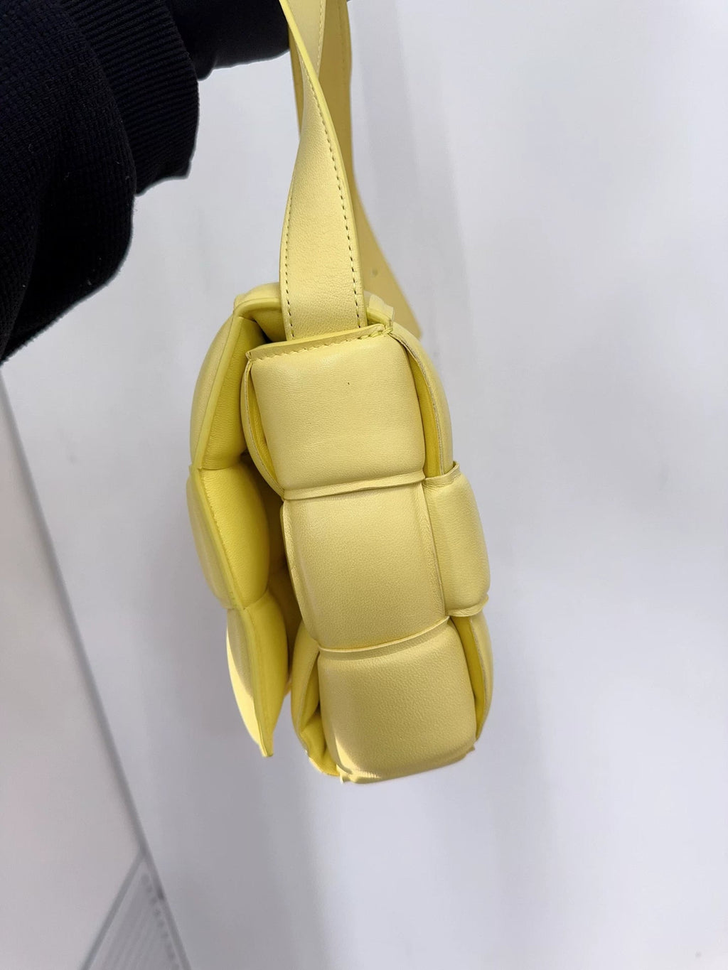 Bottega Veneta Women   Bag Very Good Condition