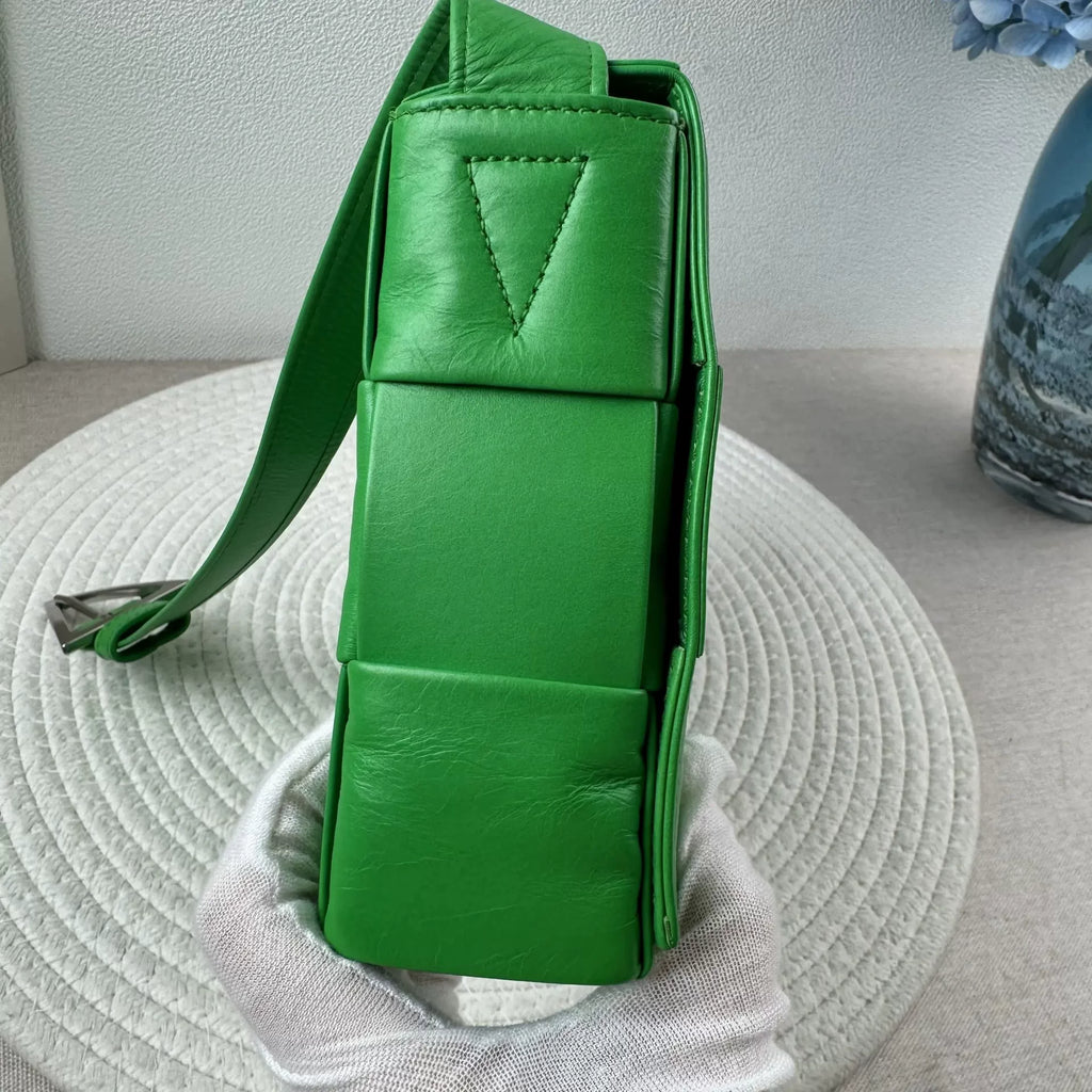 Bottega Veneta Women   Bag Very Good Condition