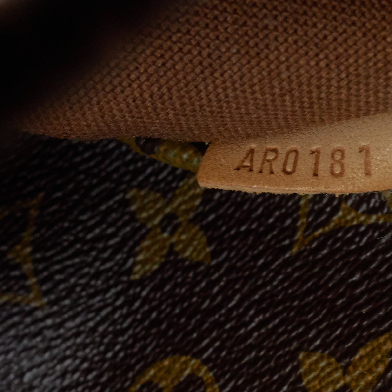 Louis Vuitto Totally MM Monogram Canvas Tote Bag
