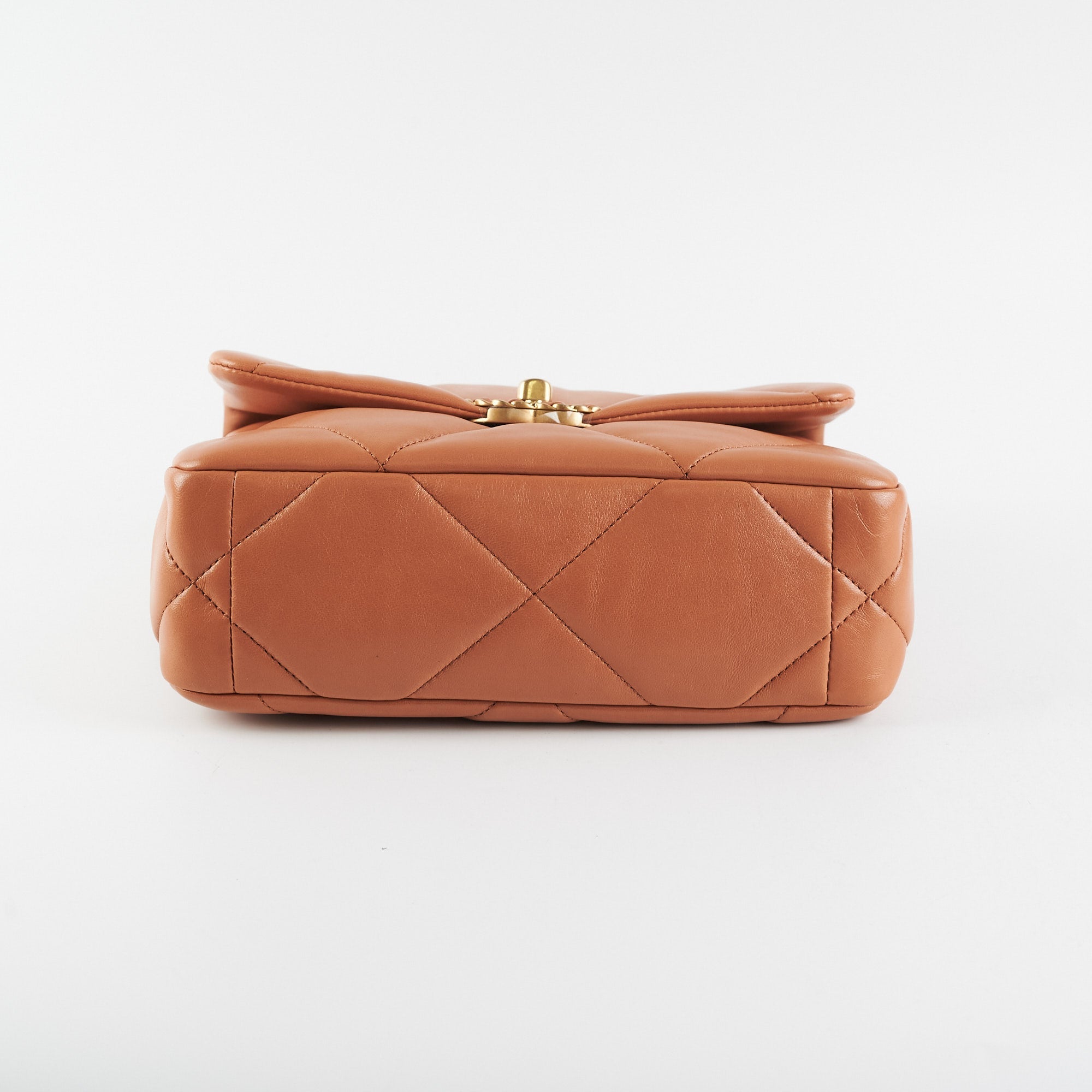 Chanel 19 Small Caramel 21P (Microchip)