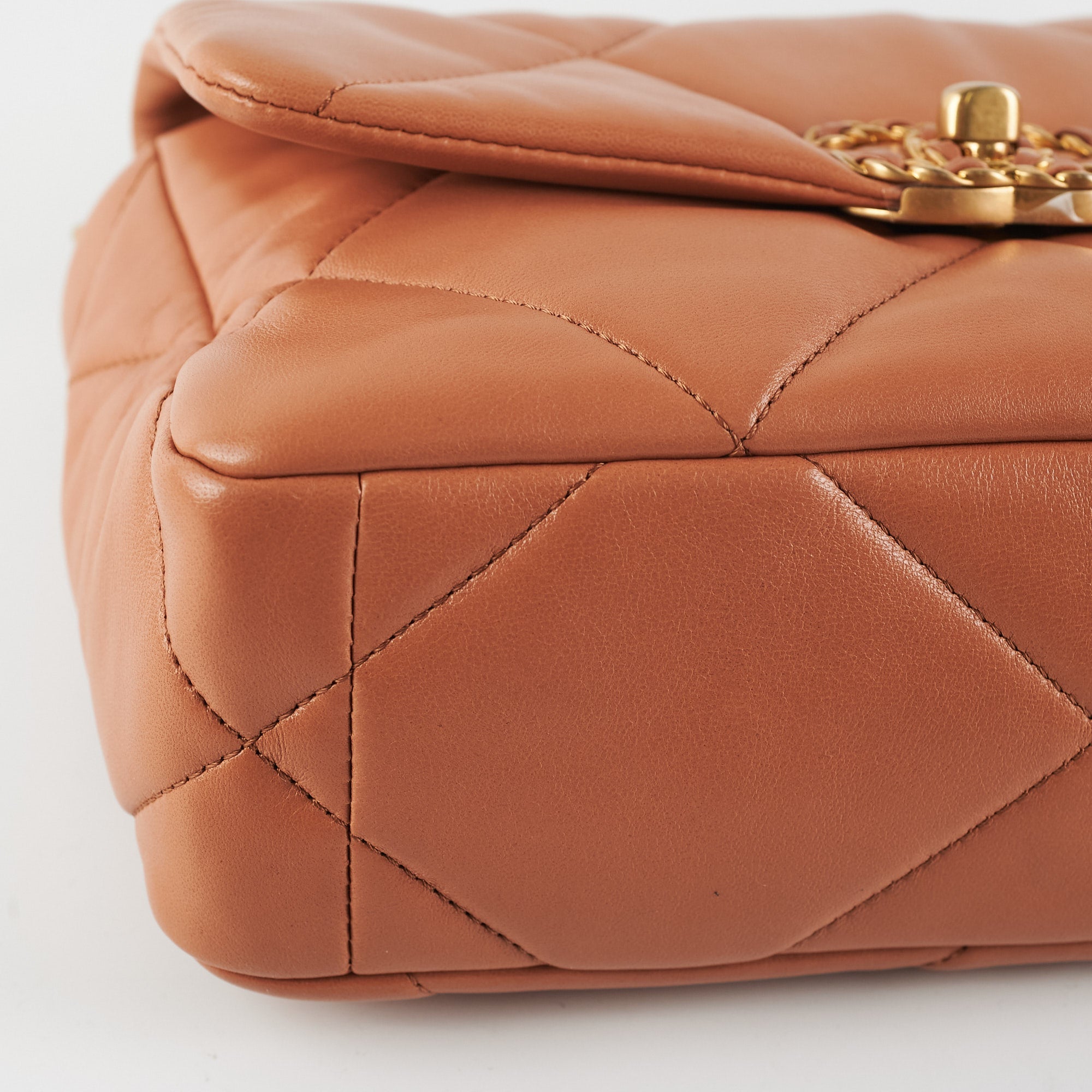 Chanel 19 Small Caramel 21P (Microchip)