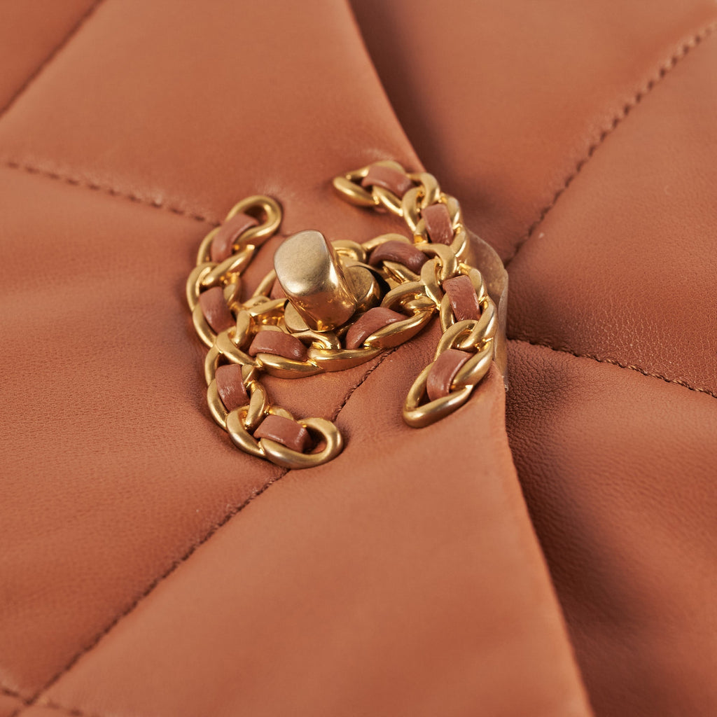 Chanel 19 Small Caramel 21P (Microchip)