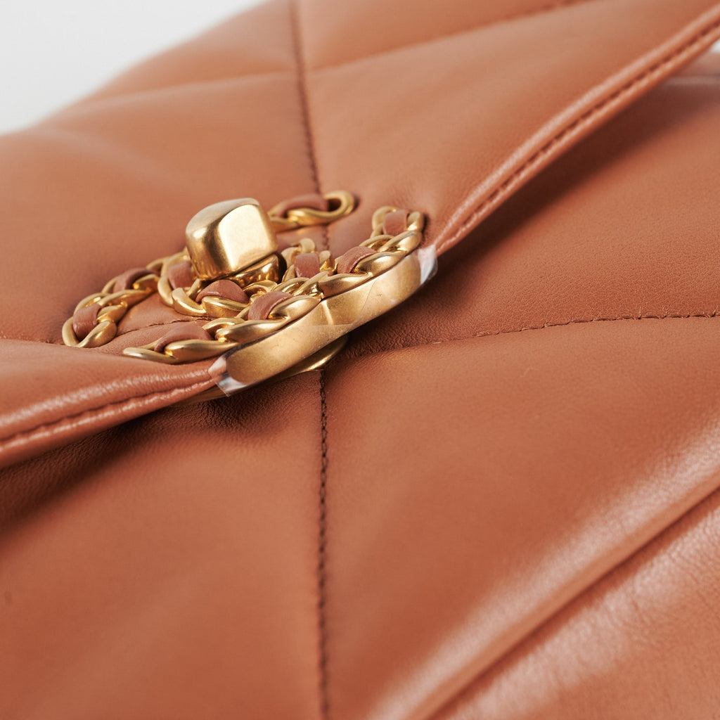 Chanel 19 Small Caramel 21P (Microchip)