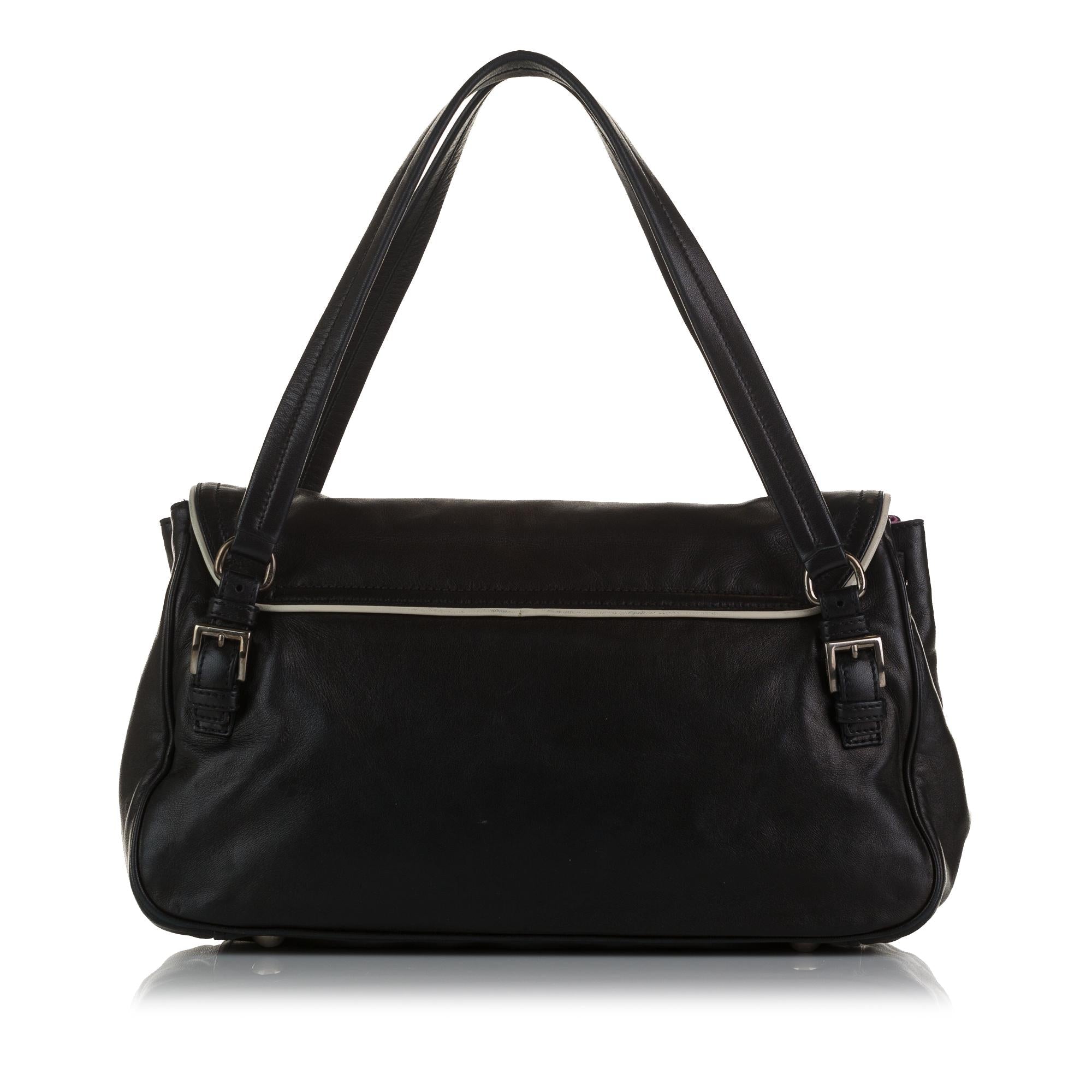 Prada Leather Shoulder Bag (SHG-k6pXFR)