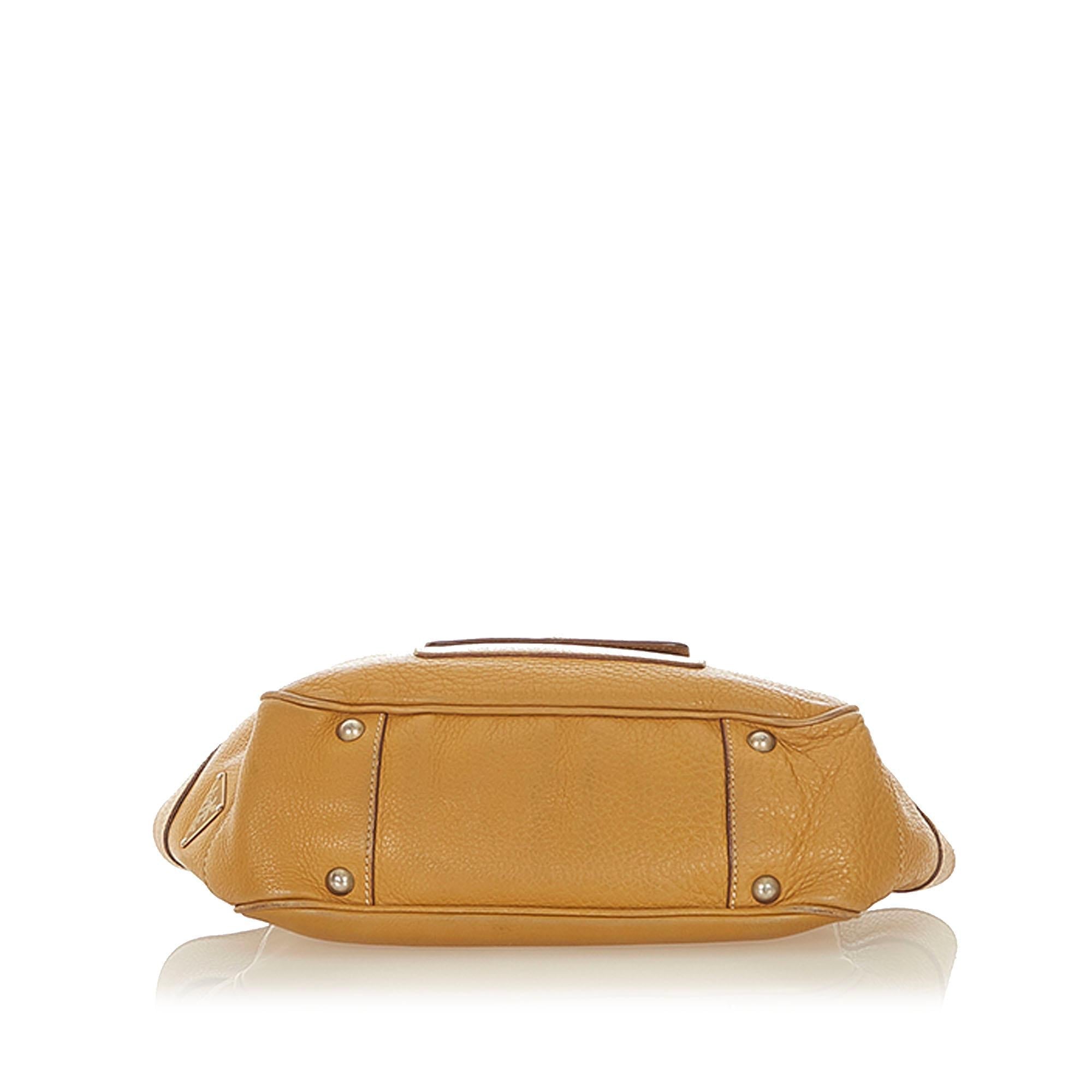 Prada Leather Shoulder bag (SHG-32503)