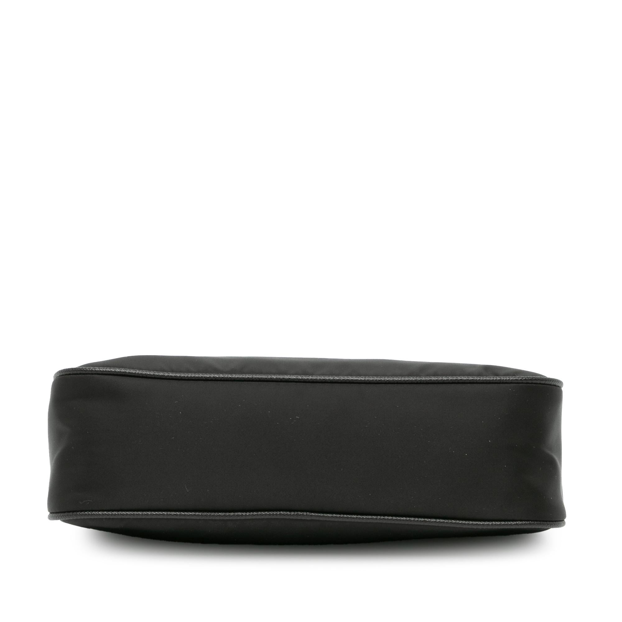 Prada Re-Nylon Re-Edition 2005 Shoulder Bag (SHG-27cubM)