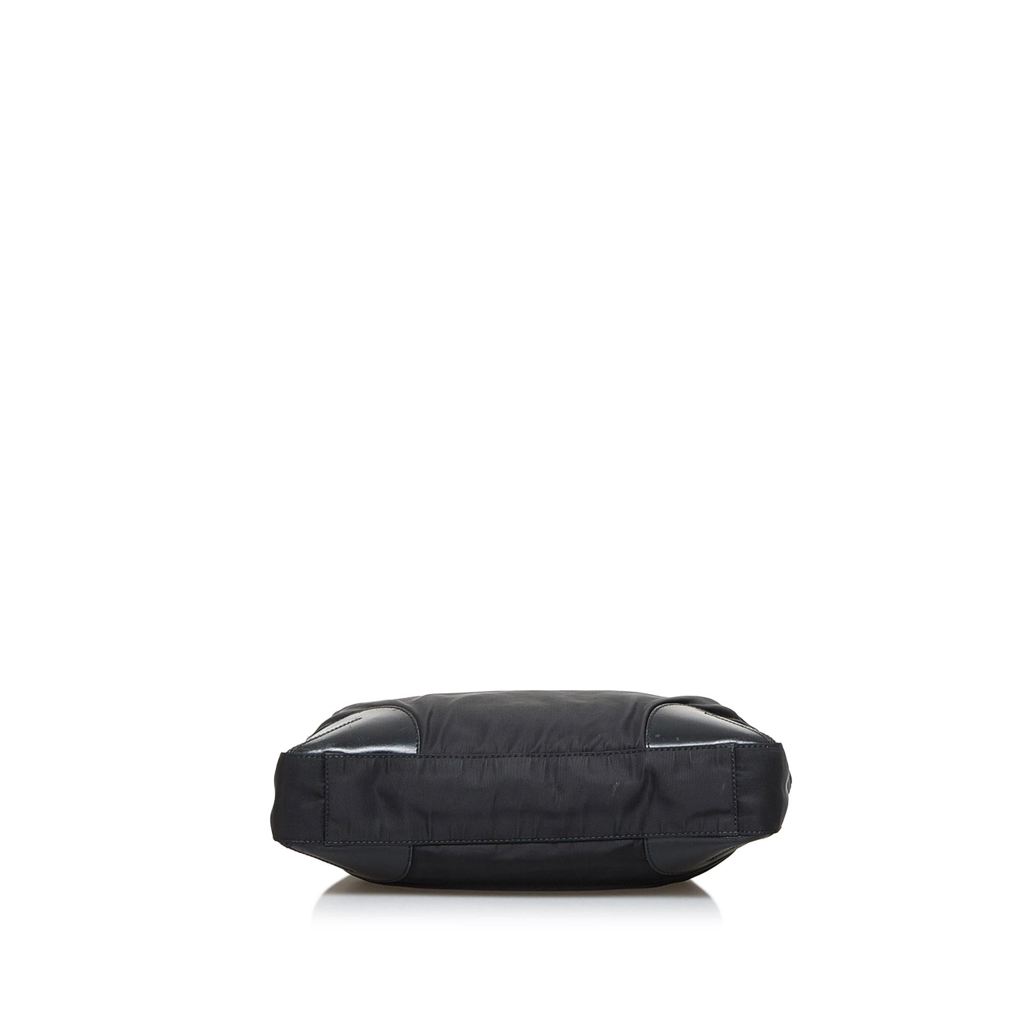 Prada Tessuto Shoulder Bag (SHG-iYIrhn)