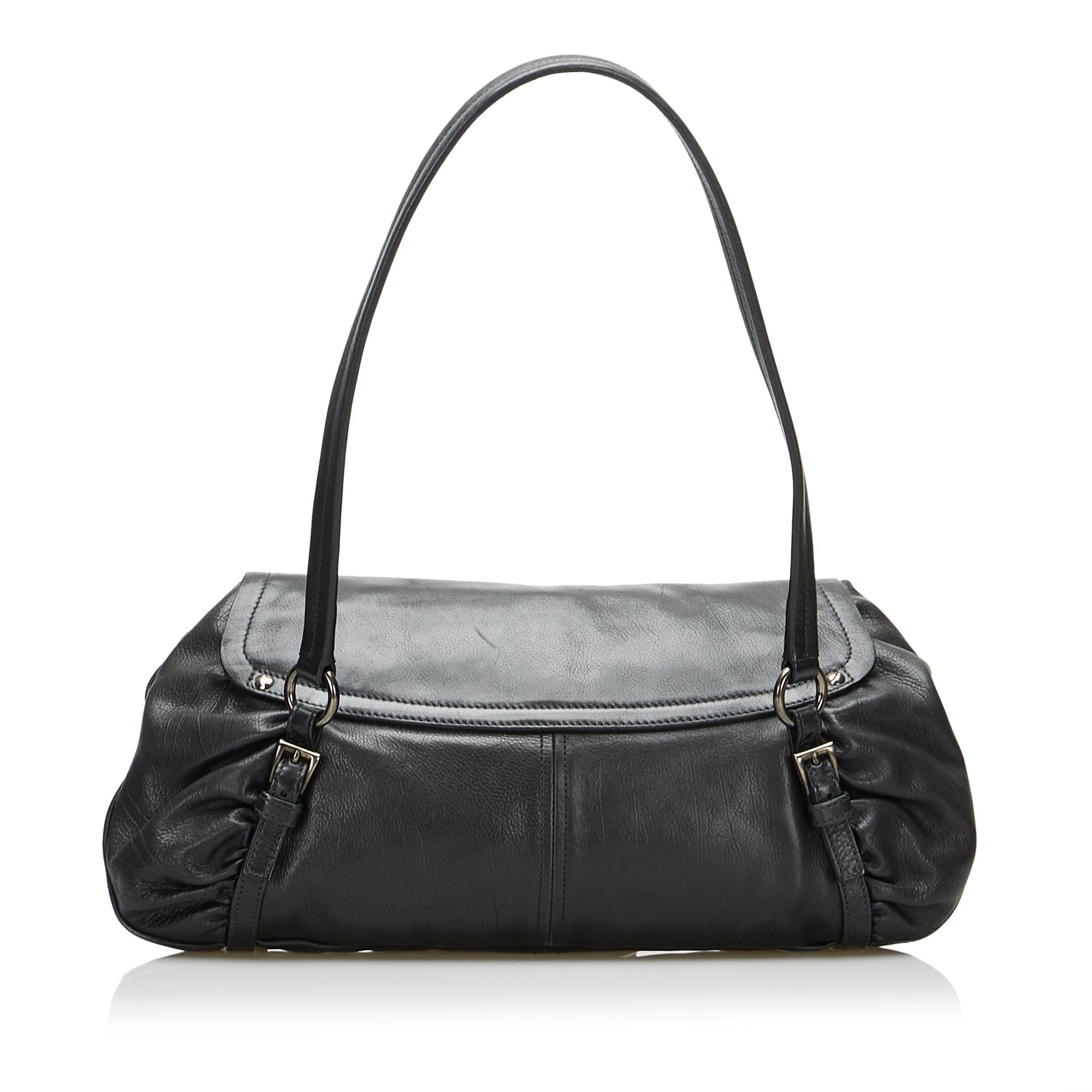 Prada Vitello Daino Easy Sound Lock Shoulder Bag (SHG-ZwaqYZ)