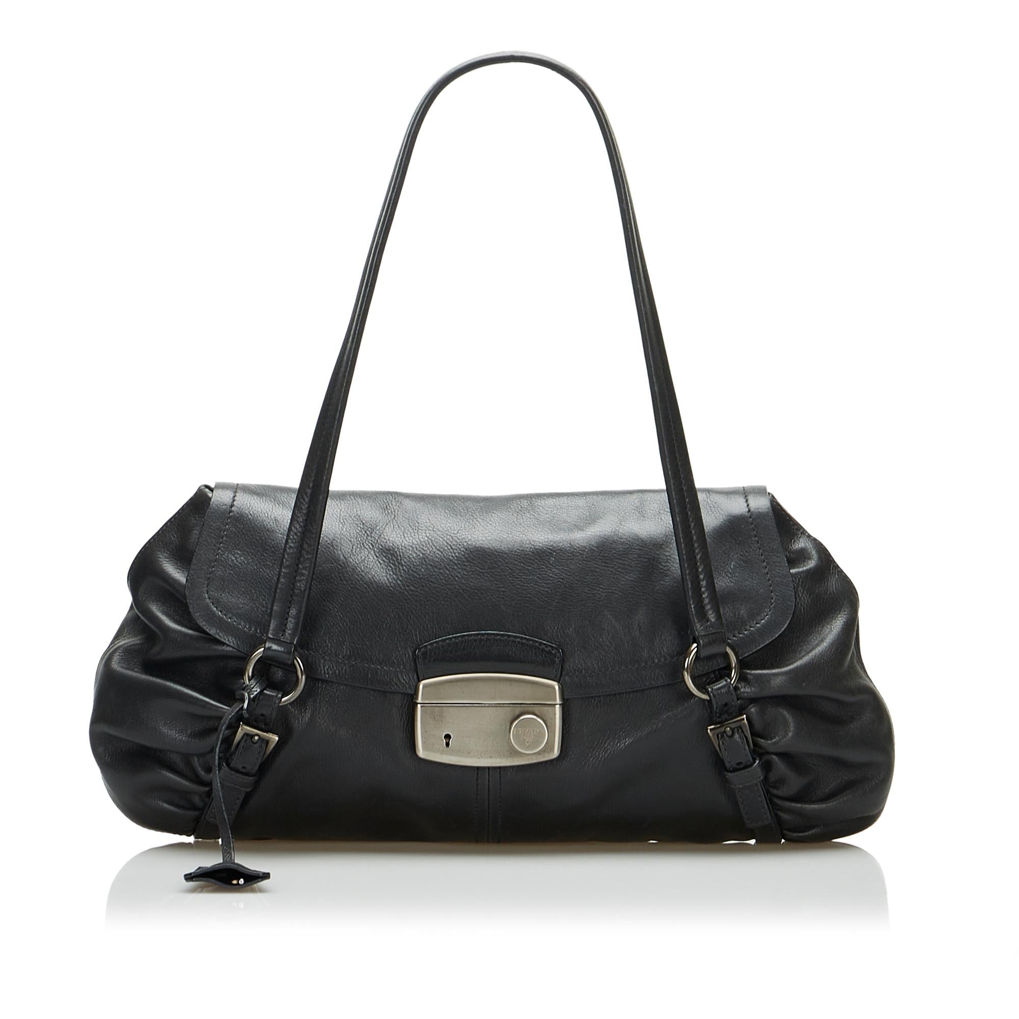 Prada Vitello Daino Easy Sound Lock Shoulder Bag (SHG-ZwaqYZ)