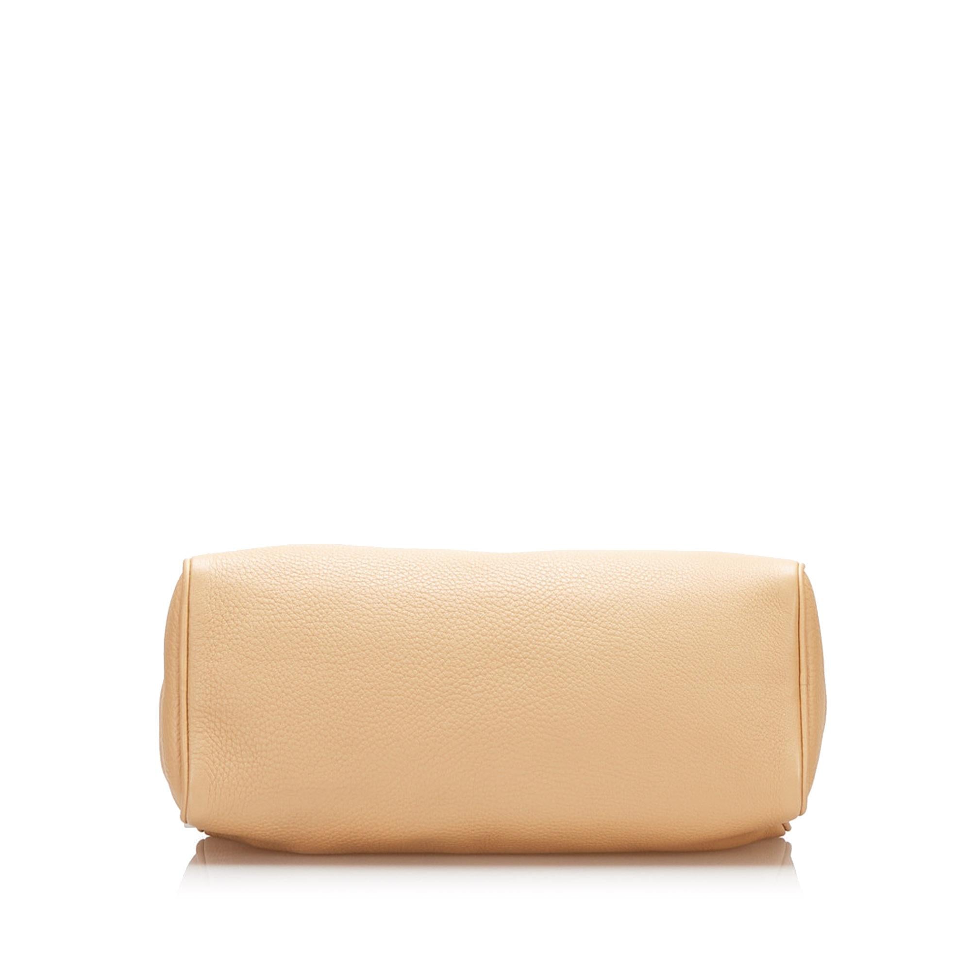 Prada Vitello Daino Shoulder Bag (SHG-g9uKnn)