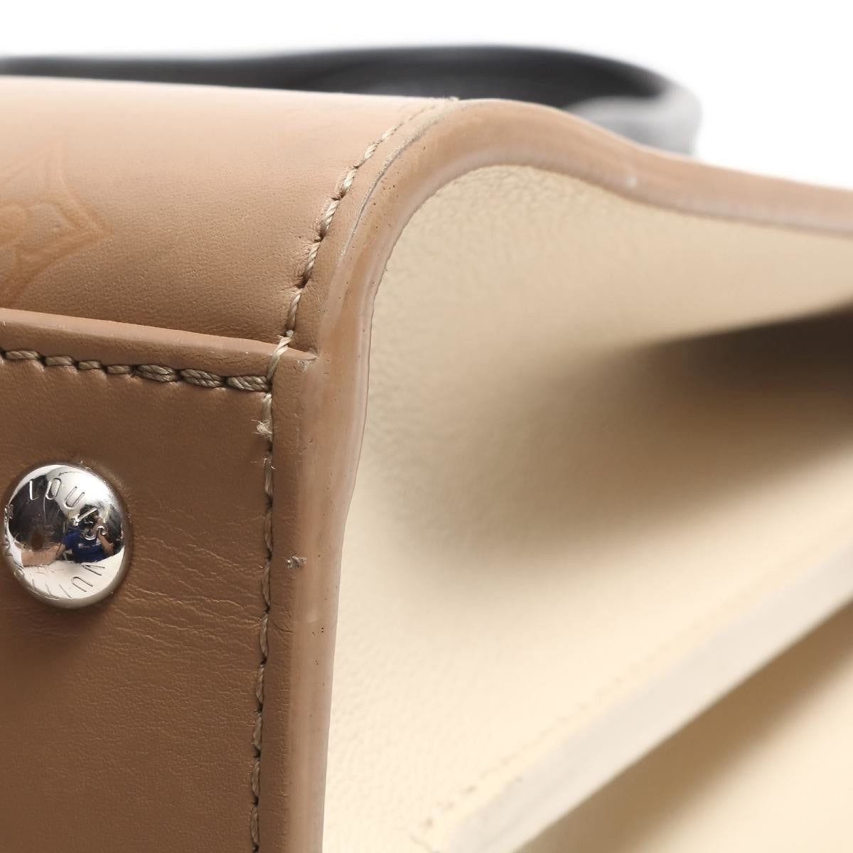 Louis Vuitto Very Tote MM Monogram Leather Bag