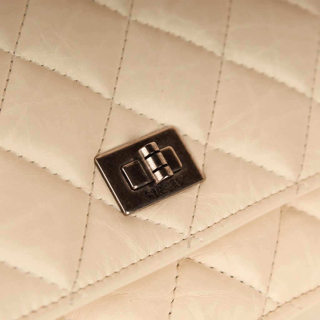 Chanel Re-issue Wallet on Chain