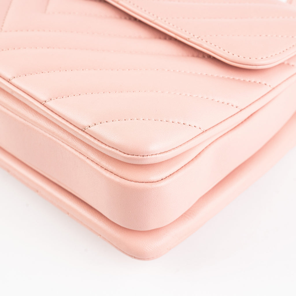 ITEM 16 - Chanel Chevron Trendy CC Small Pink