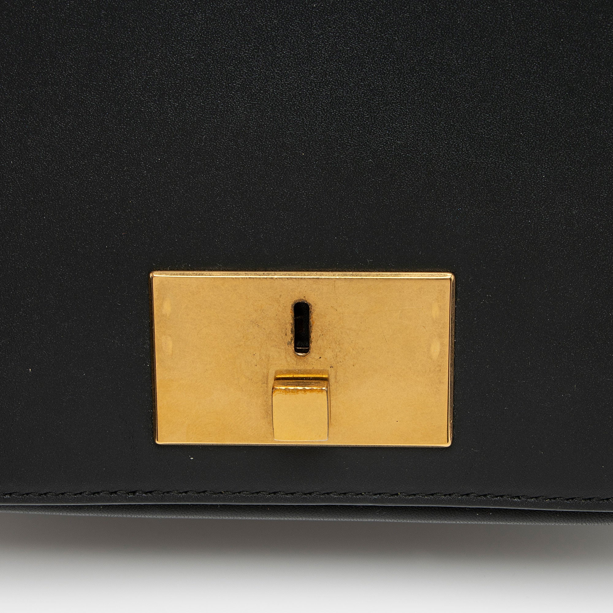 Saint Laurent Calfskin Betty Messenger (SHF-iBdBTn)