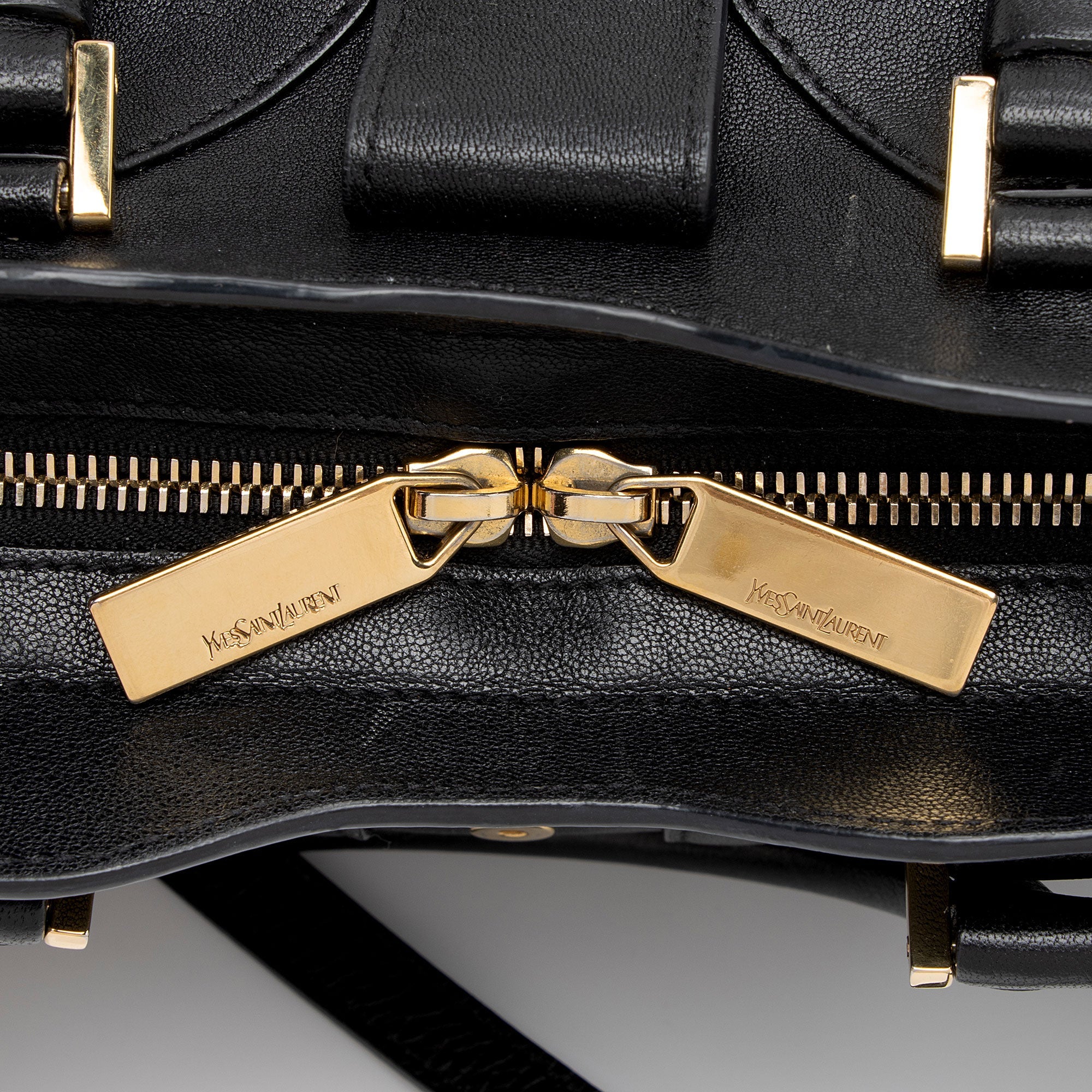 Saint Laurent Calfskin Cabas Chyc Small Tote (SHF-ntqfXK)