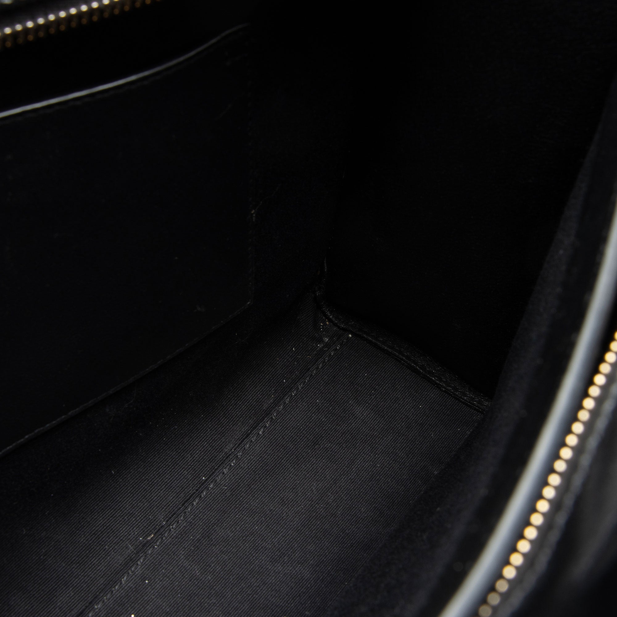 Saint Laurent Calfskin Monogram Uptown Medium Tote (SHF-GumjsZ)