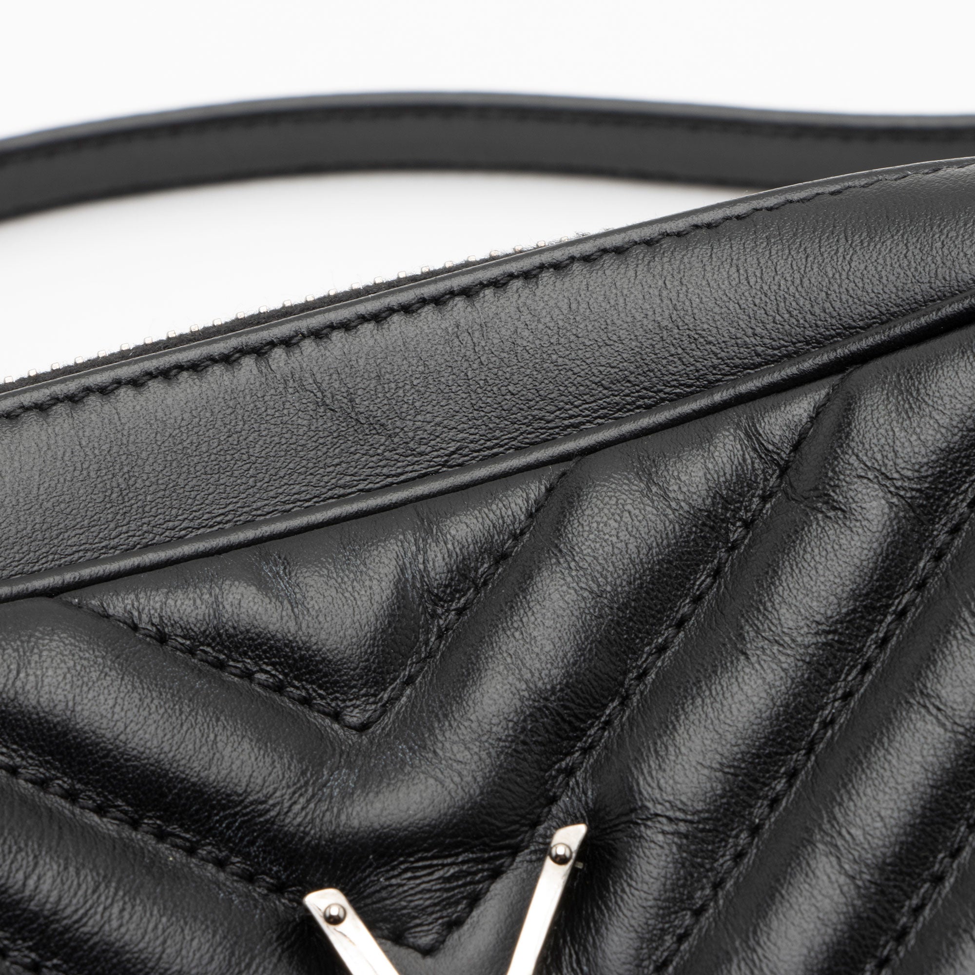 Saint Laurent Matelasse Calfskin Monogram Lou Camera Bag (SHF-jB3wqK)