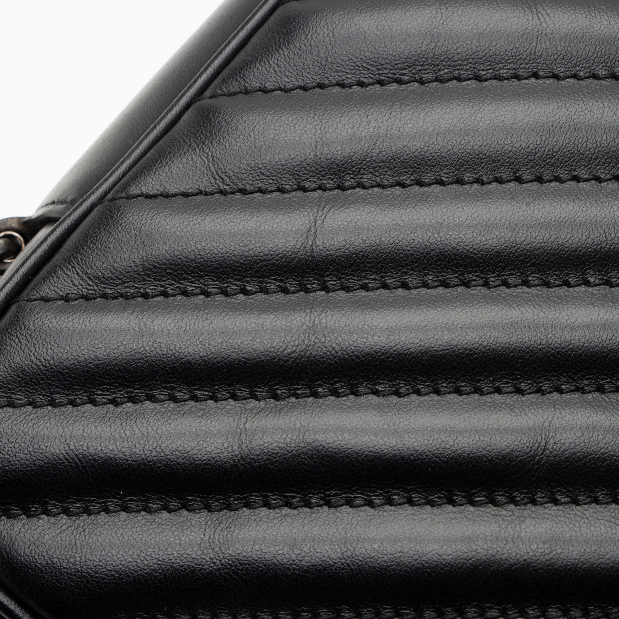 Saint Laurent Matelasse Calfskin Monogram Lou Camera Bag (SHF-jB3wqK)