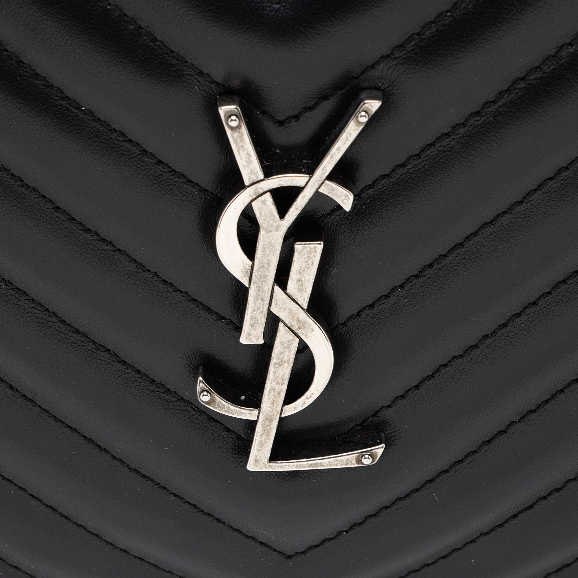 Saint Laurent Matelasse Calfskin Monogram Lou Camera Bag (SHF-SXIbwm)