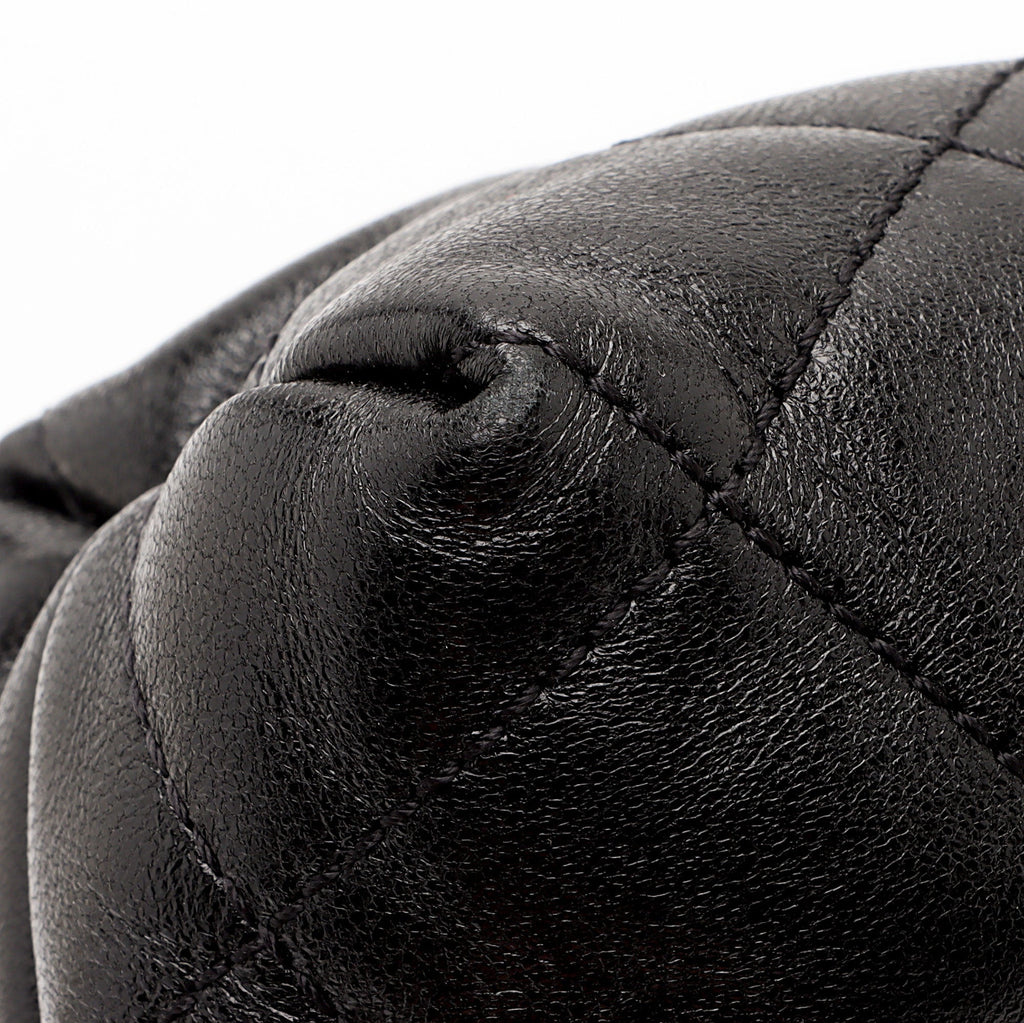 Saint Laurent Quilted Lambskin Pouch (SHF-ixv7Bg)