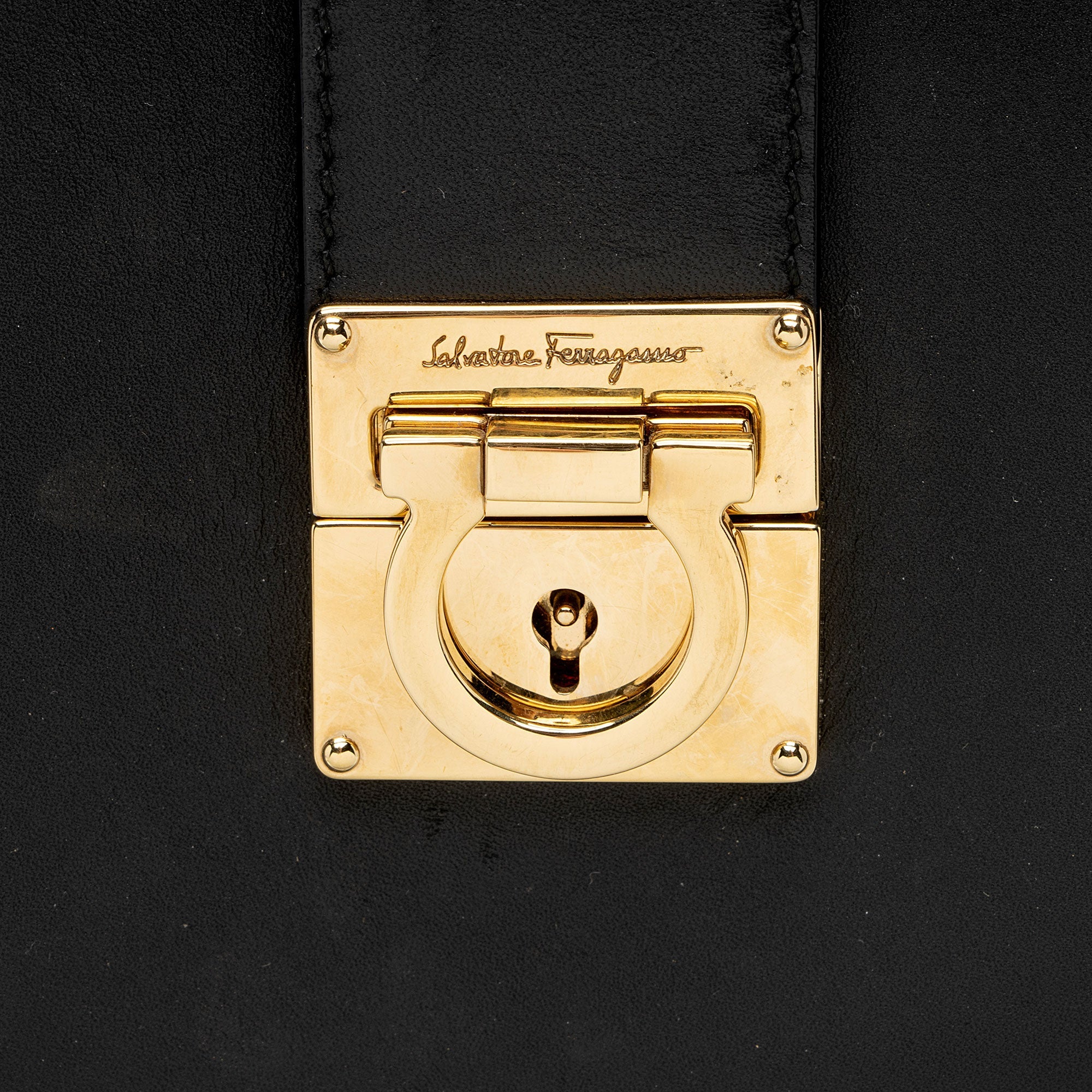 Salvatore Ferragamo Calfskin Gancini Lock Marlene Medium Tote (SHF-UREkYB)
