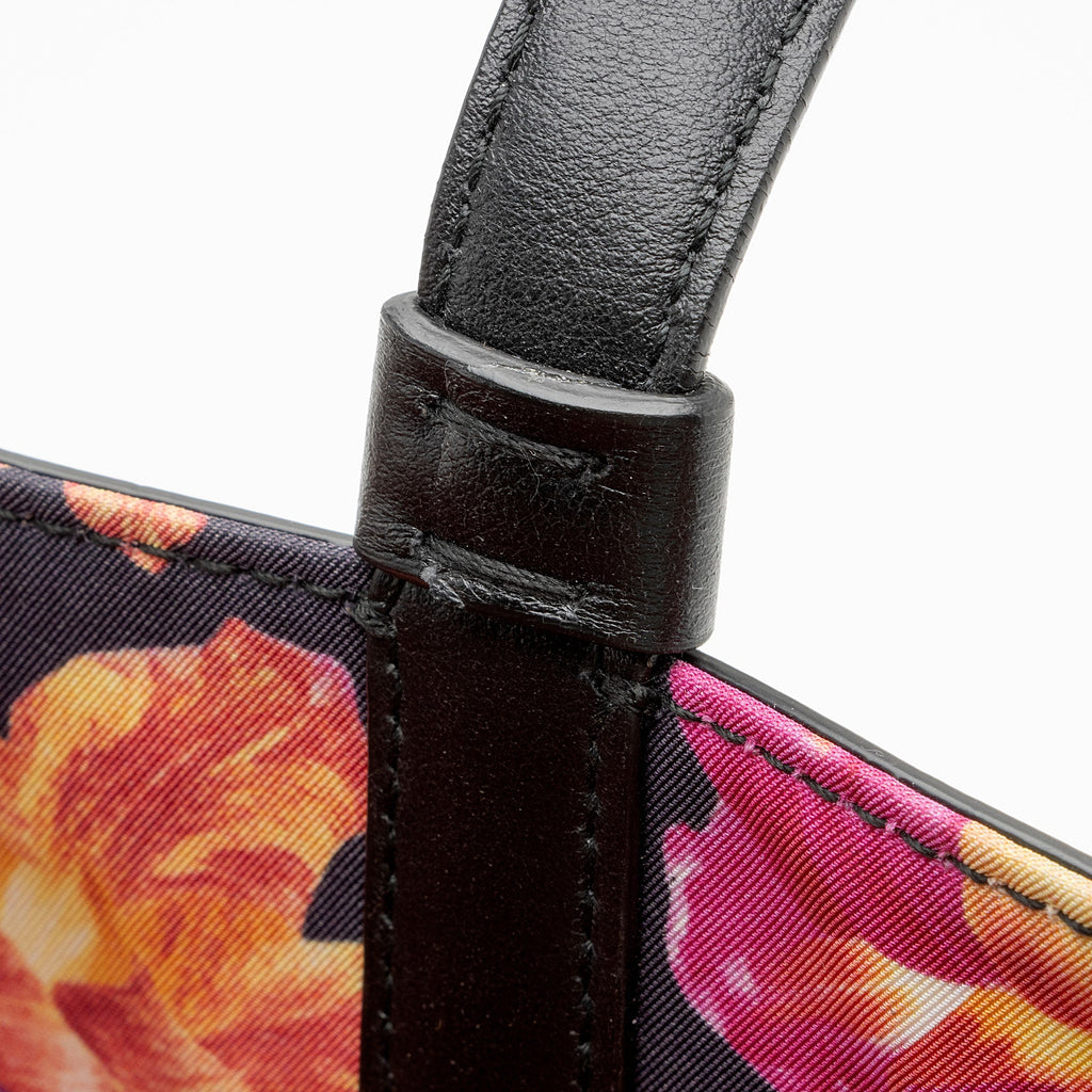 Salvatore Ferragamo Calfskin Scarlet Tote (SHF-qRHgMd)