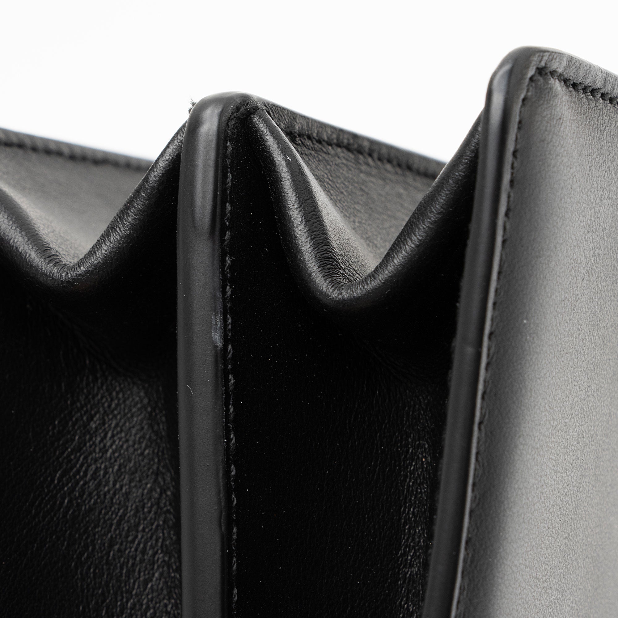 Salvatore Ferragamo Calfskin Thalia Shoulder Bag (SHF-0qzu1k)