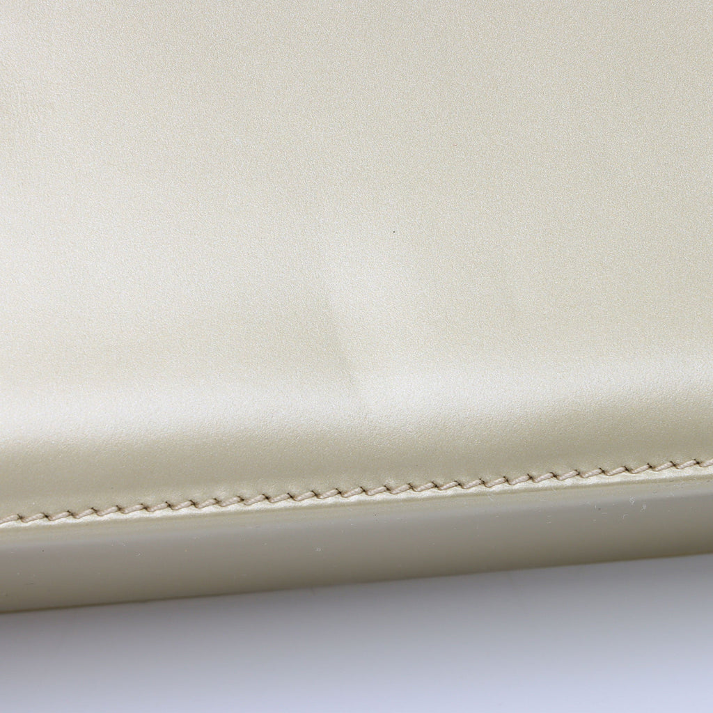 Salvatore Ferragamo Metallic Patent Leather Vara Crossbody Bag (SHF-u2KC7g)