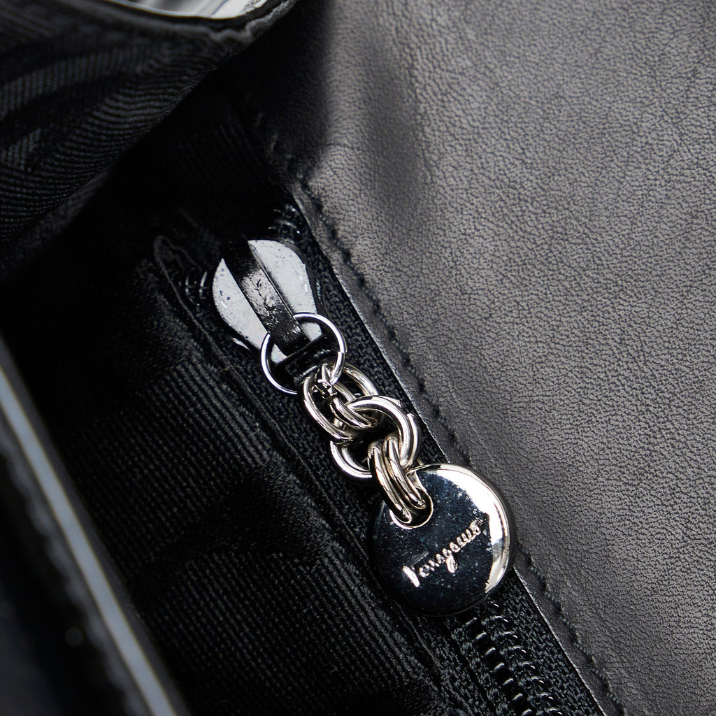 Salvatore Ferragamo Patent Leather Shoulder Bag (SHG-TLBg77)