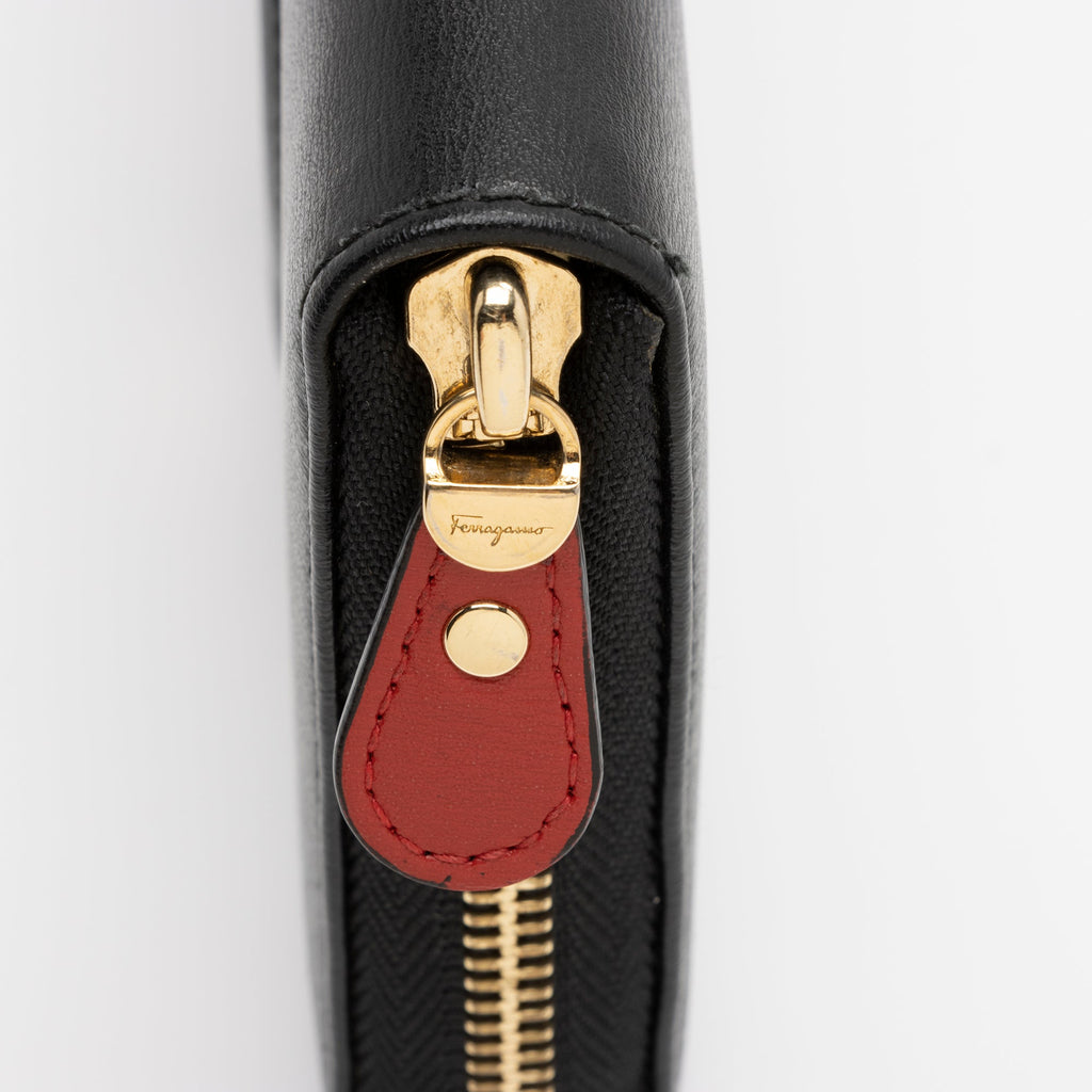 Salvatore Ferragamo Smooth Calfskin Gancio Zip Around Continental Wallet (SHF-9rd3fI)
