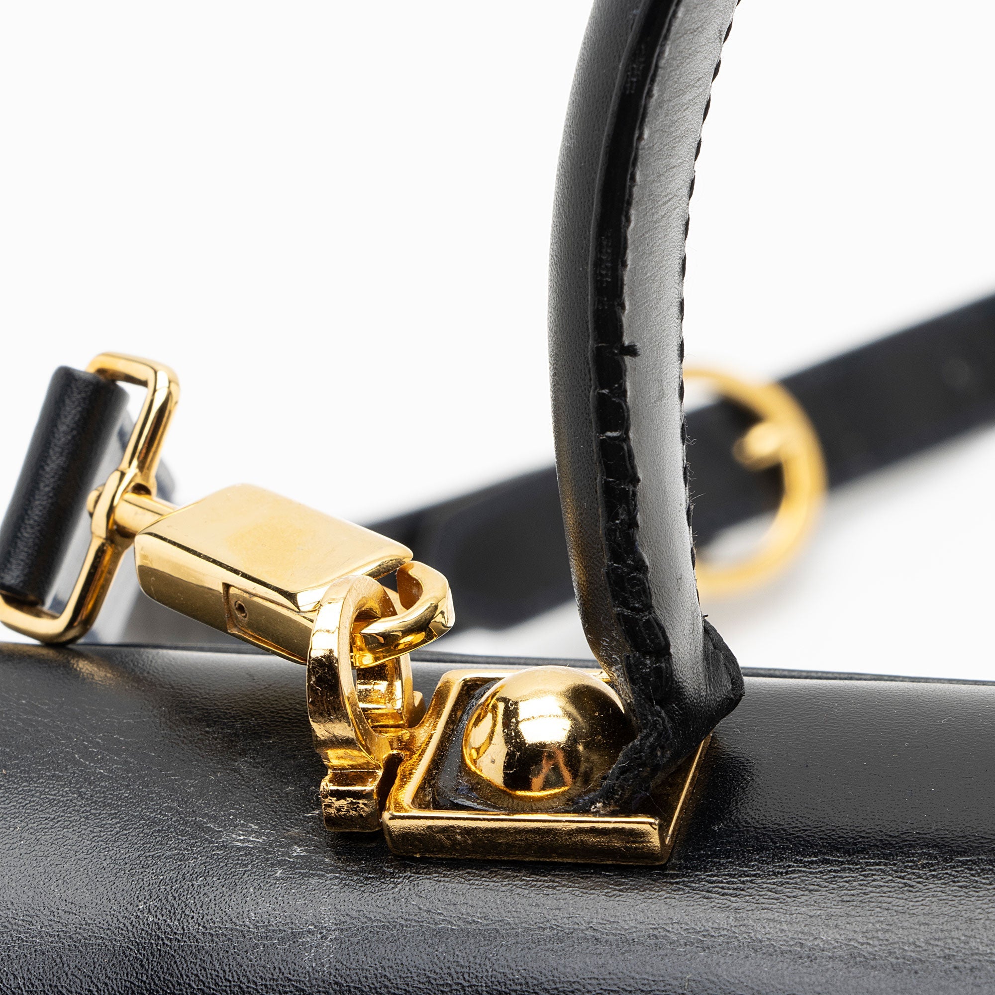 Salvatore Ferragamo Vintage Calfskin Gancini Top Handle (SHF-MXCzTv)