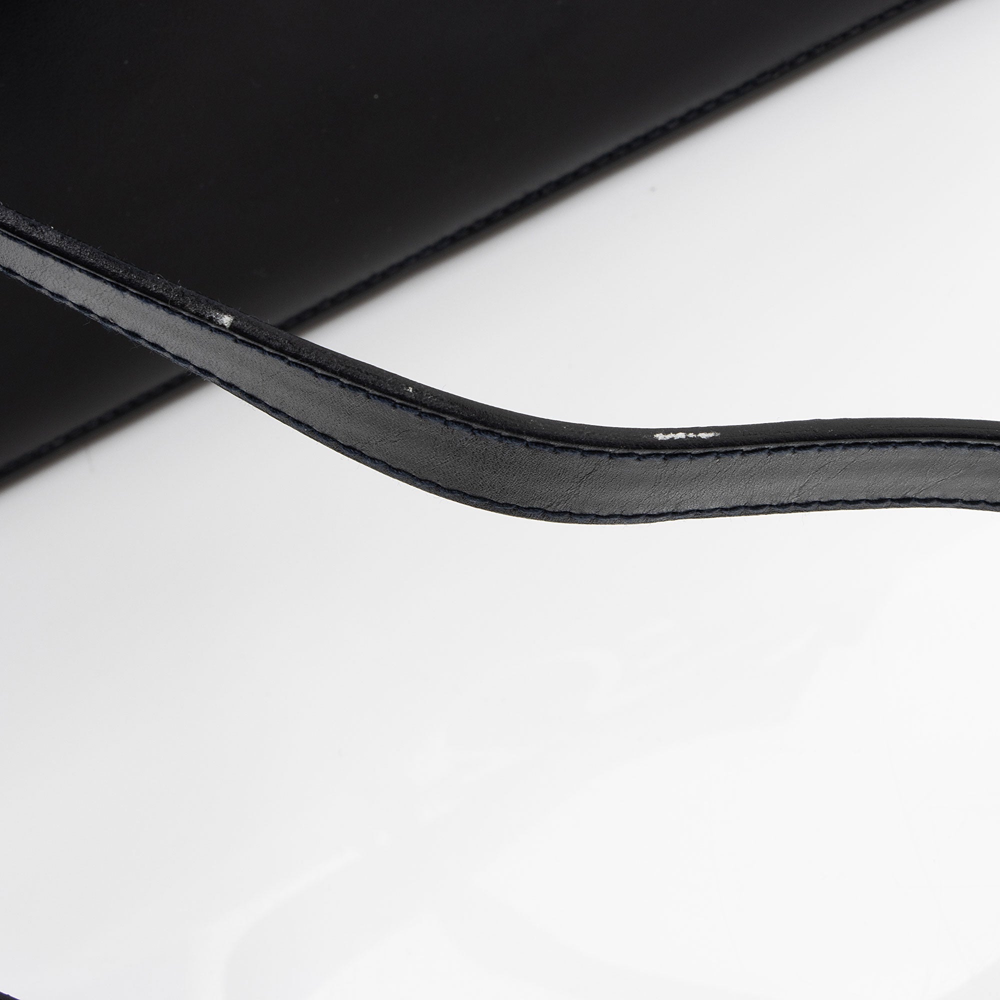 Salvatore Ferragamo Vintage Calfskin Gancini Top Handle (SHF-MXCzTv)