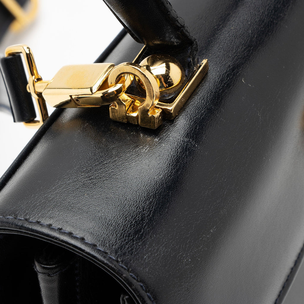 Salvatore Ferragamo Vintage Calfskin Gancini Top Handle (SHF-MXCzTv)