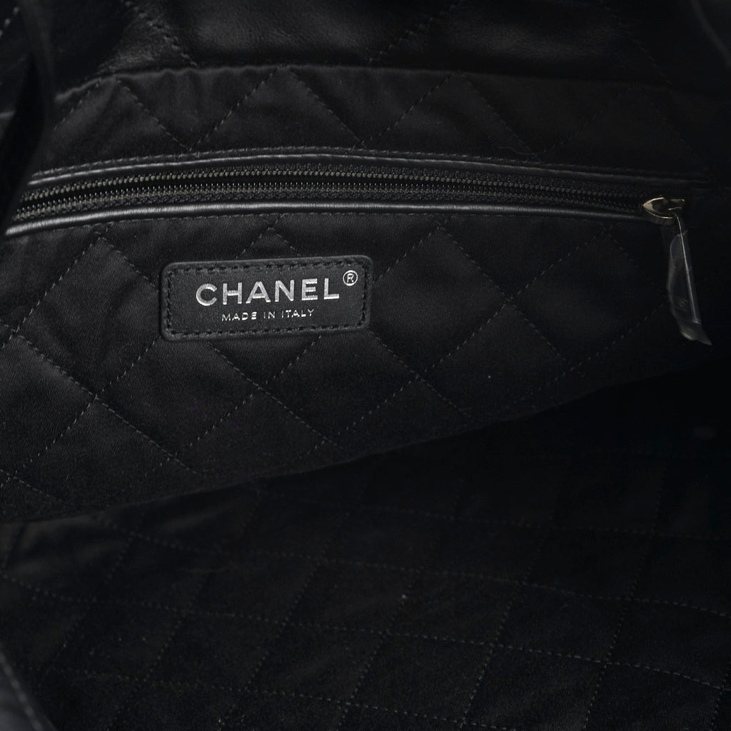 Chanel Small 22 Bag So black