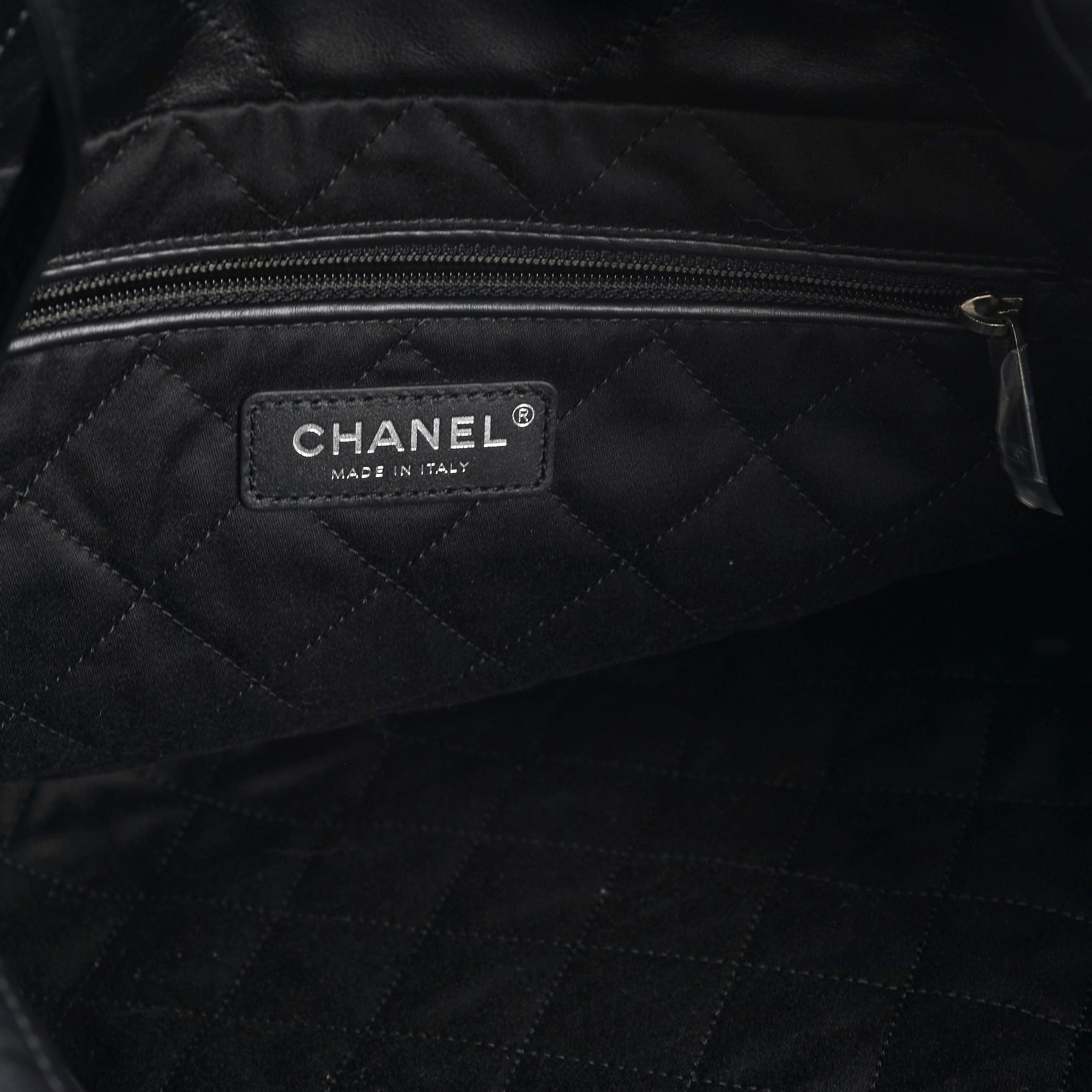 Chanel Small 22 Bag So black