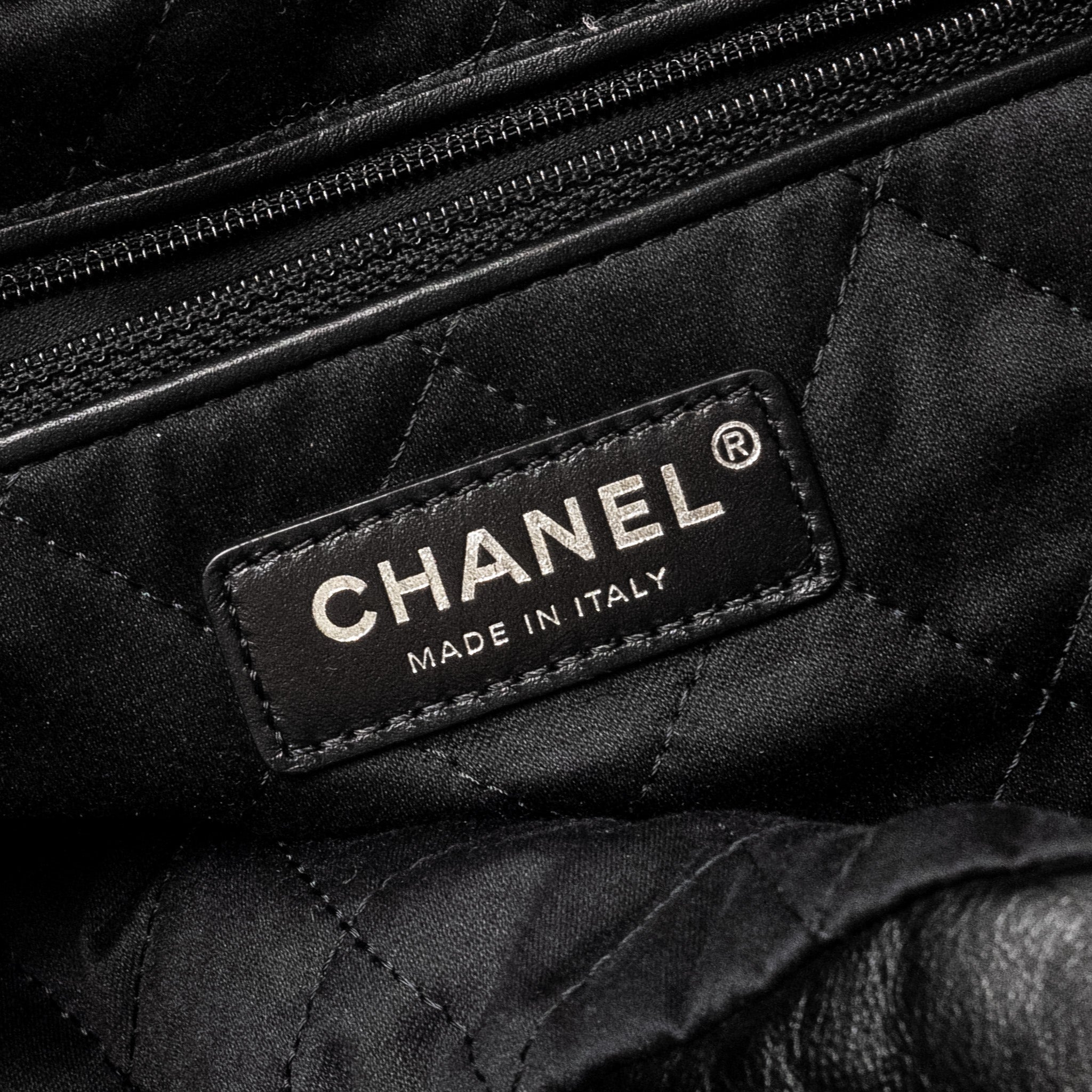 Chanel Medium 22 Shiny Calfskin Black  (microchip)