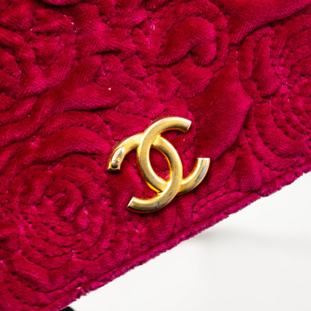 Chanel 21A mini Camelia Flap Bag Velvet Fushia