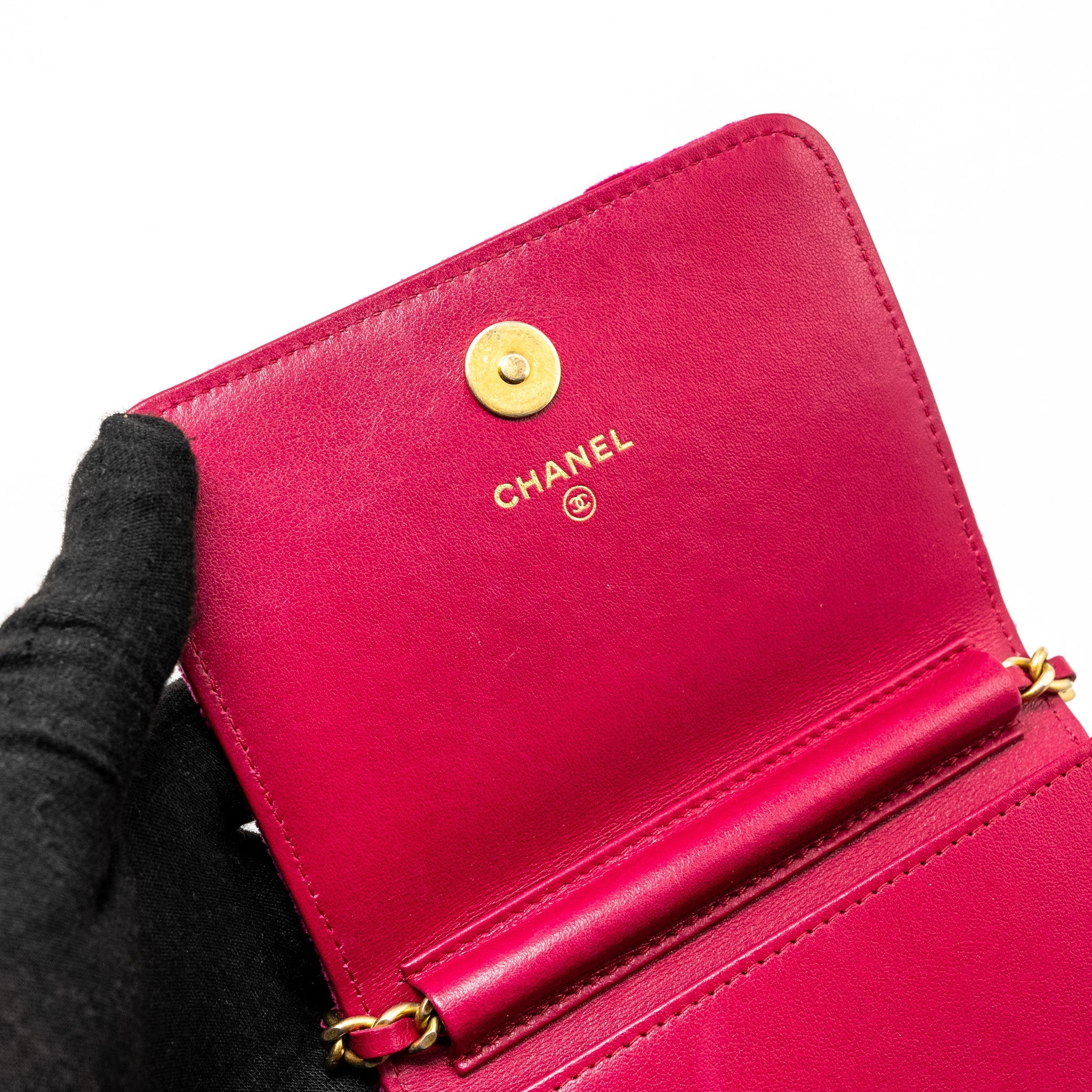 Chanel 21A mini Camelia Flap Bag Velvet Fushia