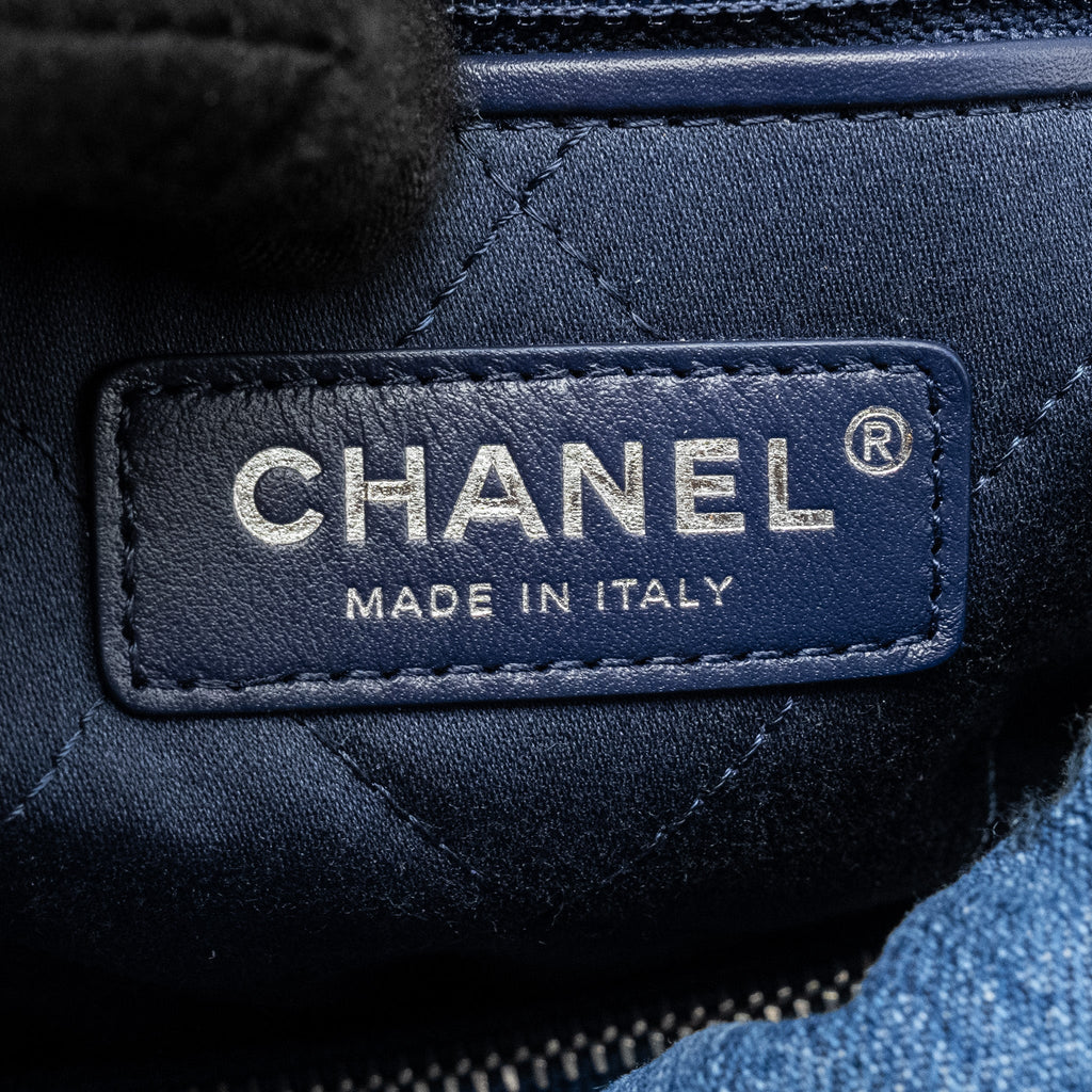 Chanel Small 22 Bag Denim Blue/White  (Microchip)