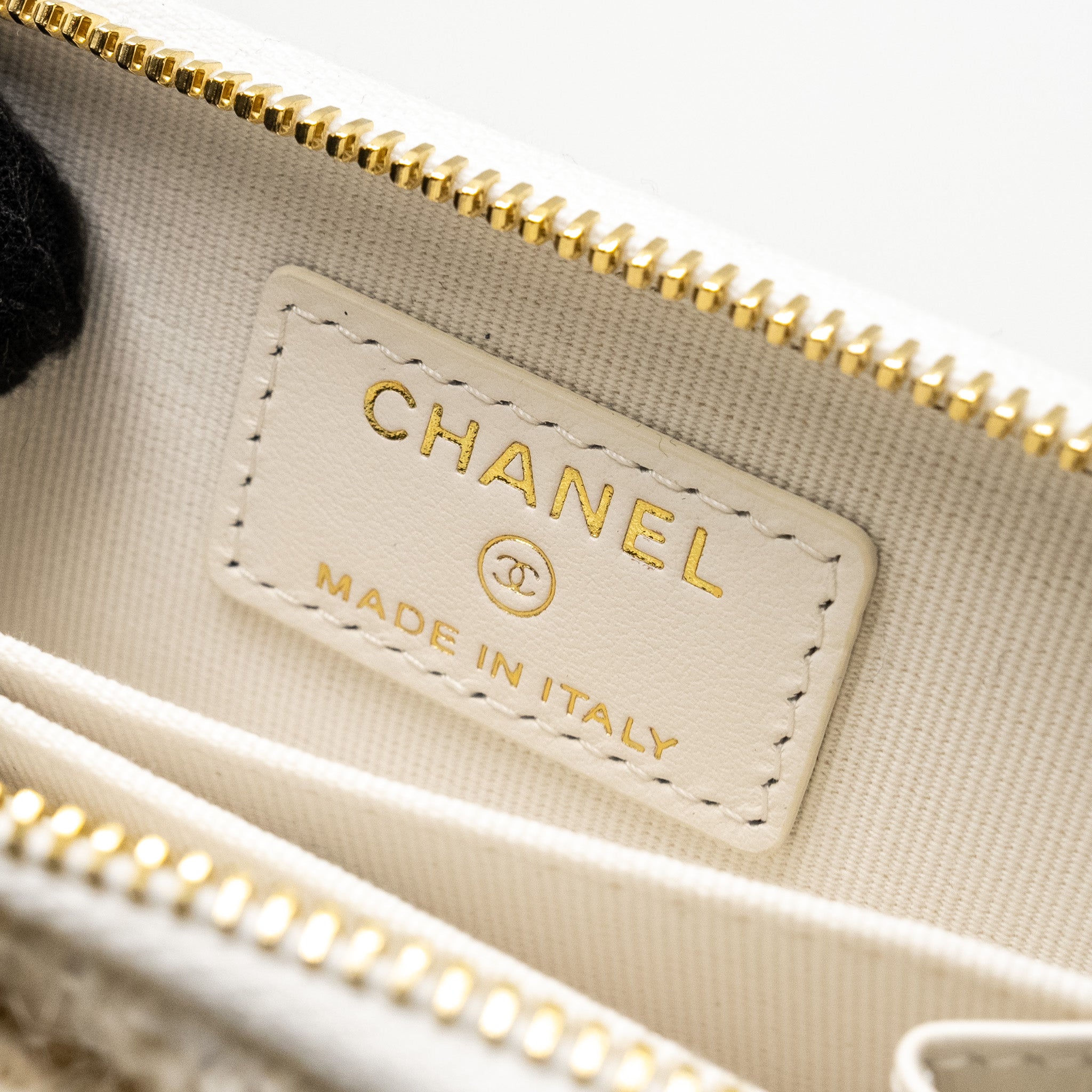 Chanel Mini Bow Card Holder With Chain Tweed White L (Microchip)