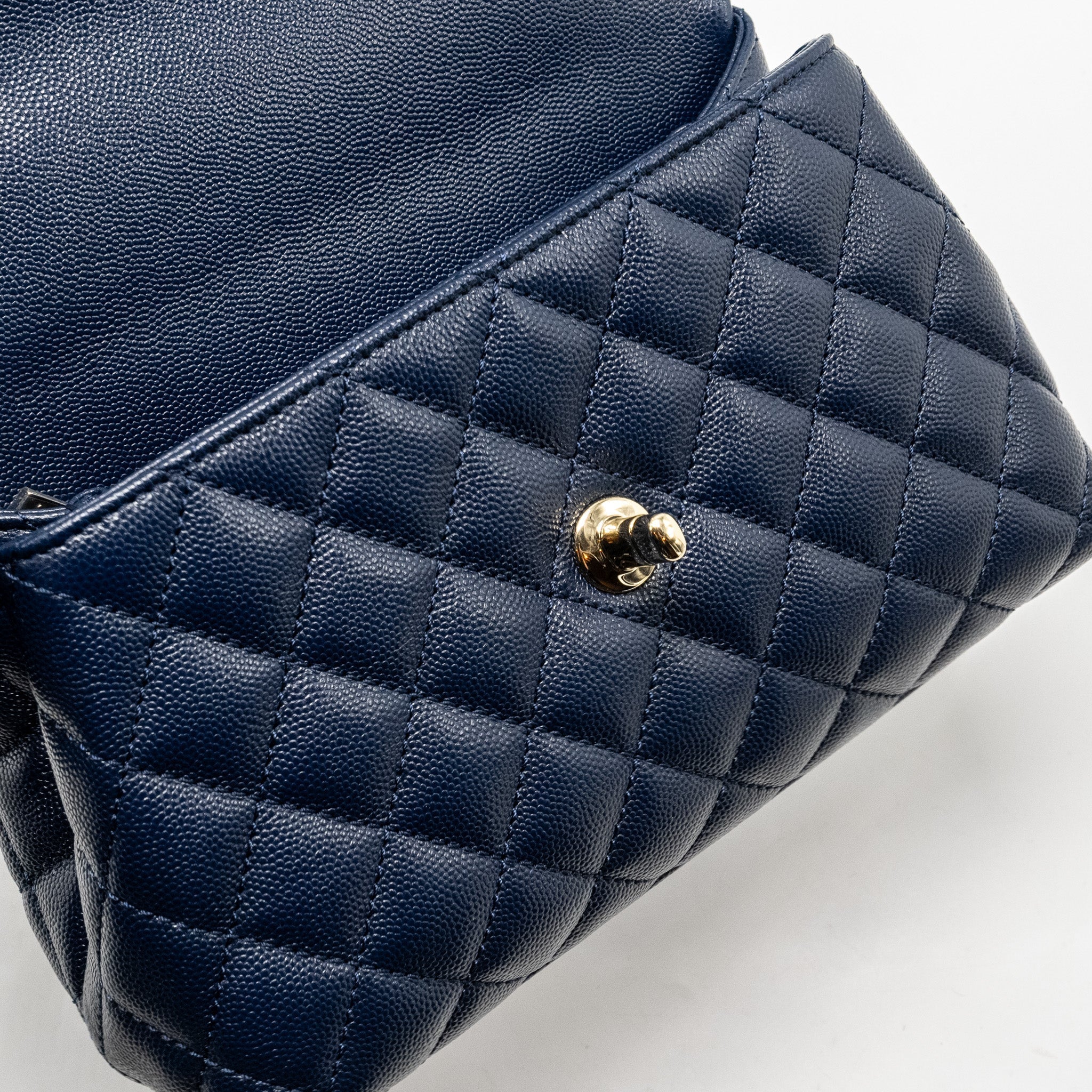 CHANEL Small Coco With Lizard Embossed Handle Caviar Navy L (Microchip)