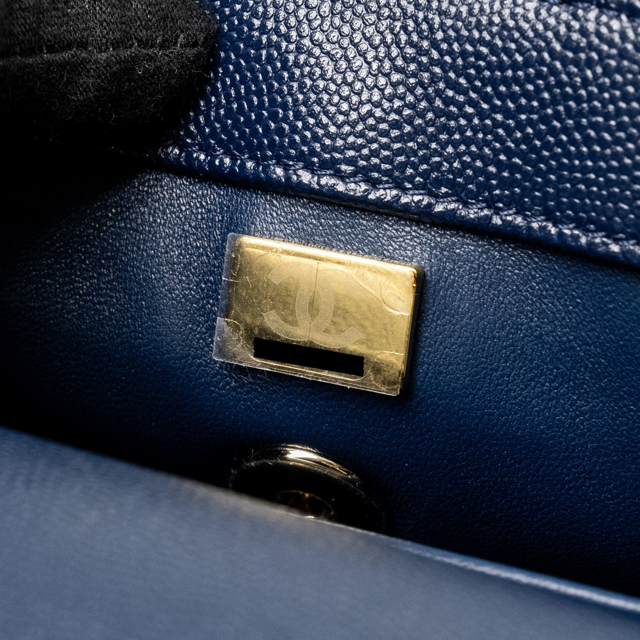 CHANEL Small Coco With Lizard Embossed Handle Caviar Navy L (Microchip)