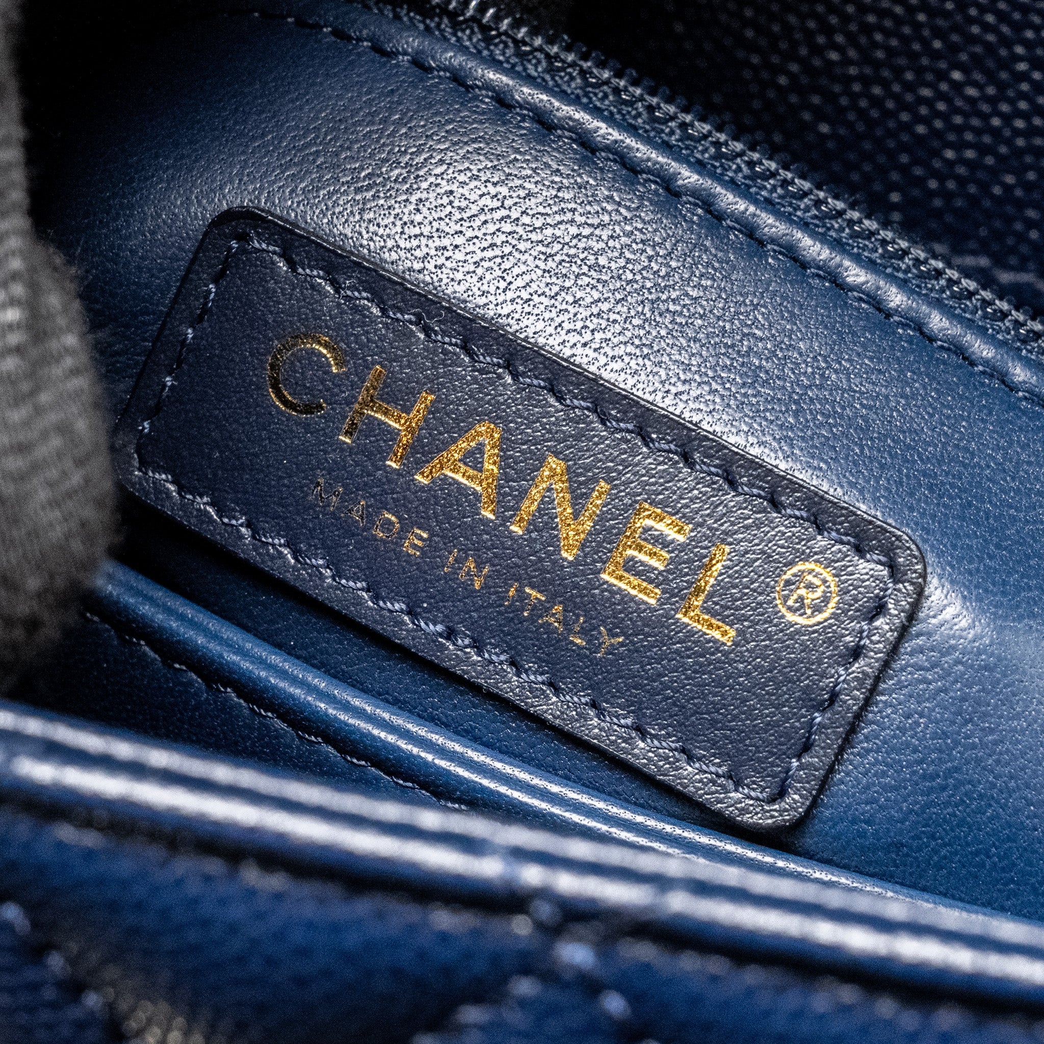 CHANEL Small Coco With Lizard Embossed Handle Caviar Navy L (Microchip)