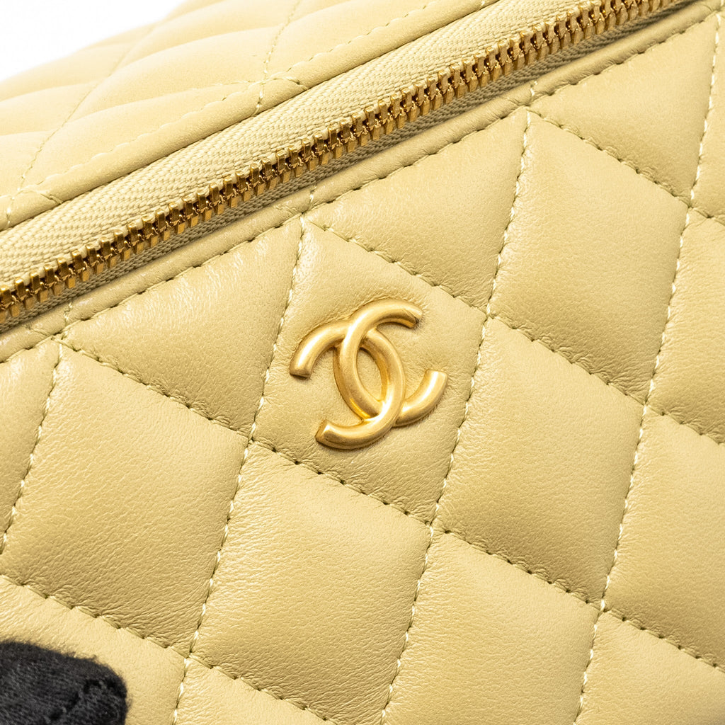 Chanel Coco Letter Long Vanity With Chain Lambskin Green  (Microchip)